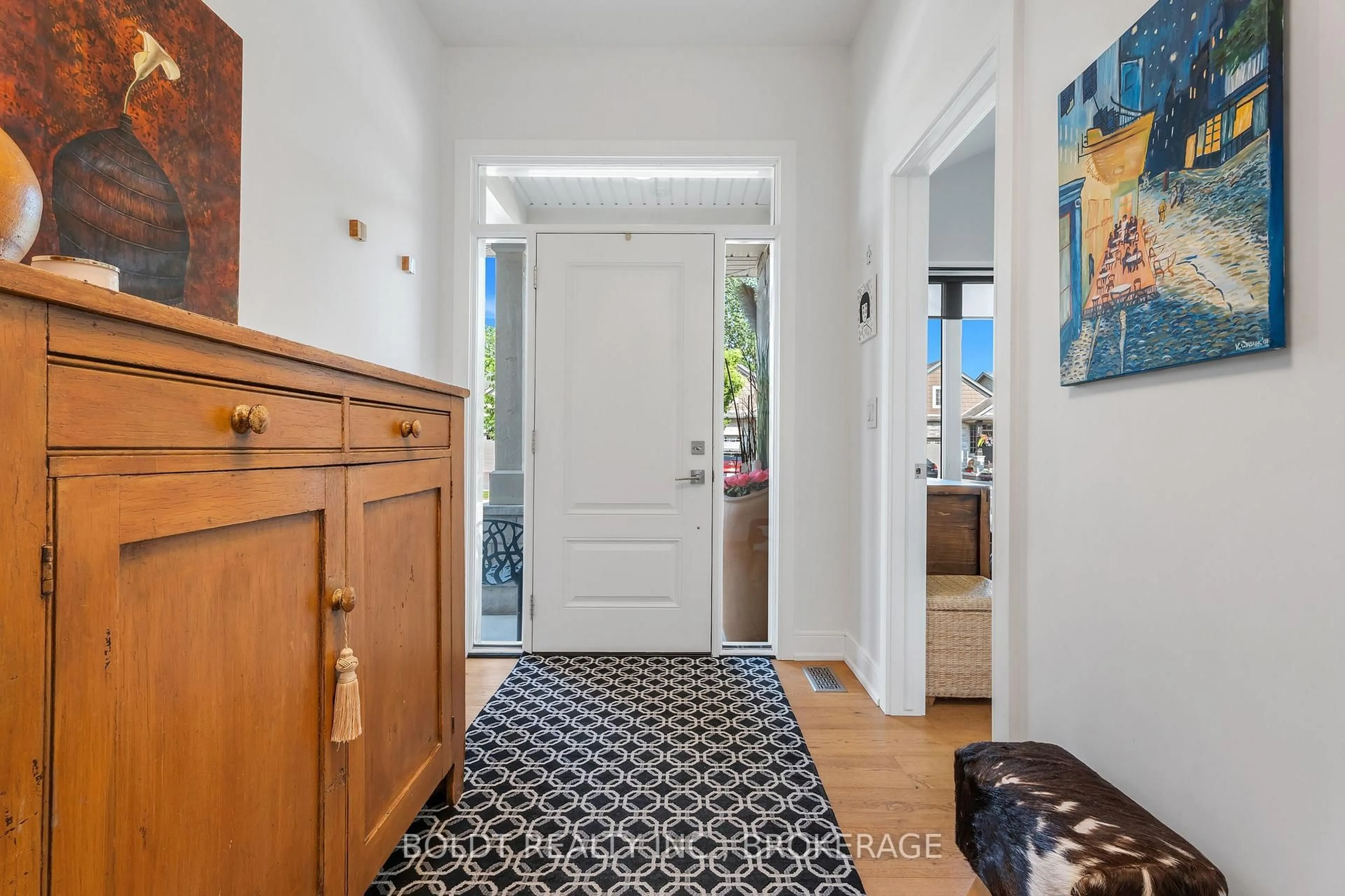 Indoor entryway for 75 PARKSIDE Dr, St. Catharines Ontario L2M 0B2