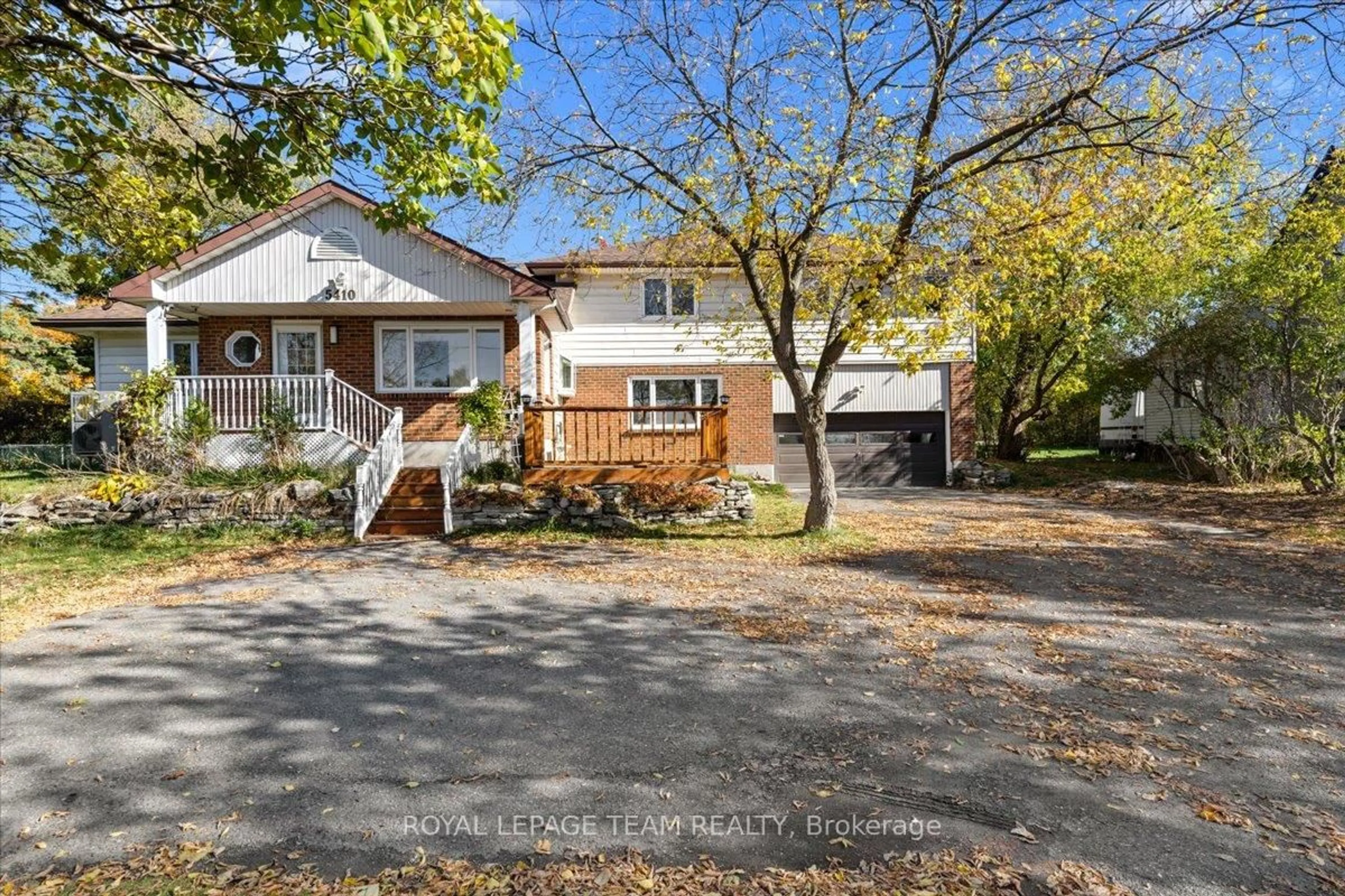 A pic from outside/outdoor area/front of a property/back of a property/a pic from drone, street for 5410 Old Richmond Rd, Ottawa Ontario K2R 1G7
