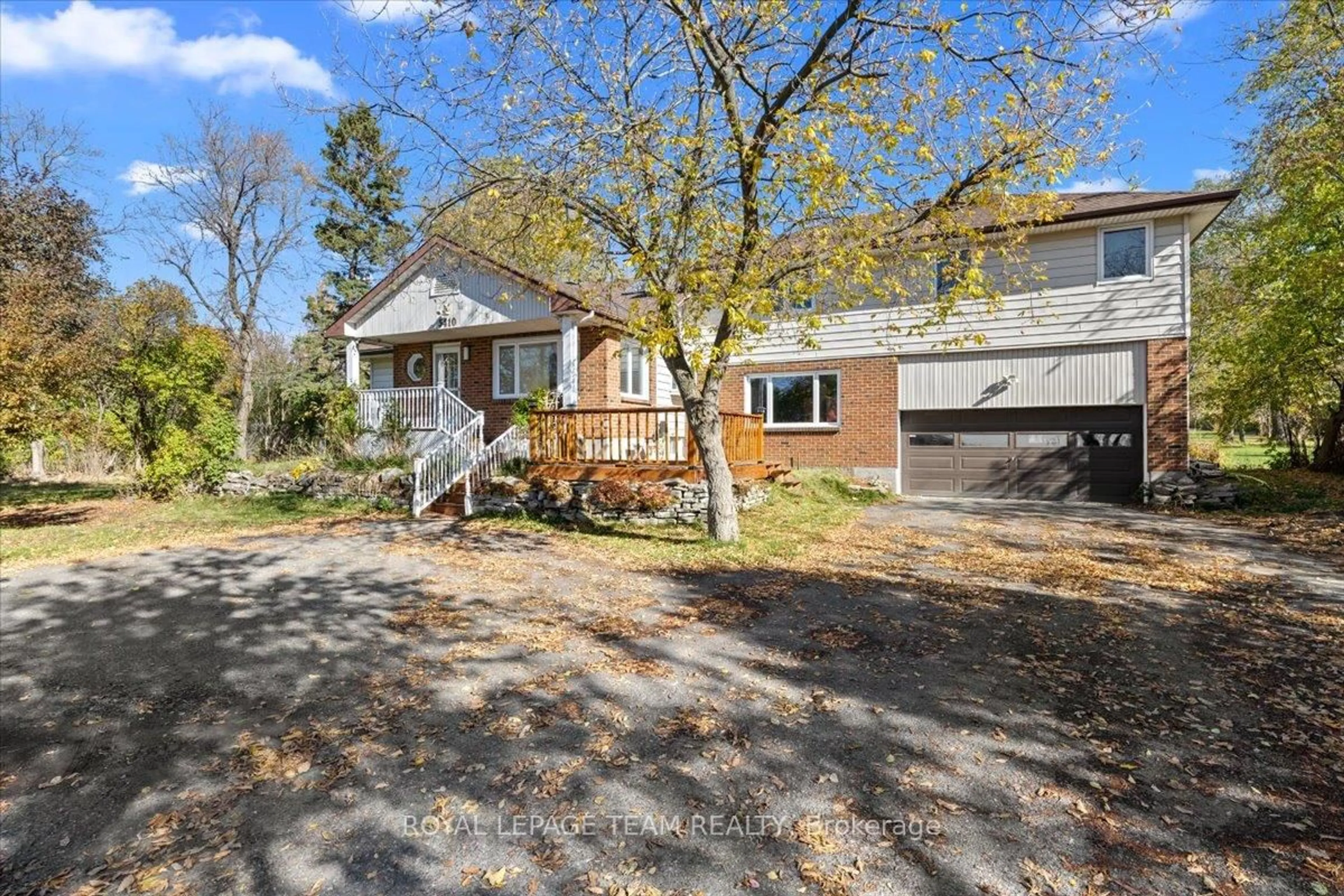 A pic from outside/outdoor area/front of a property/back of a property/a pic from drone, street for 5410 Old Richmond Rd, Ottawa Ontario K2R 1G7