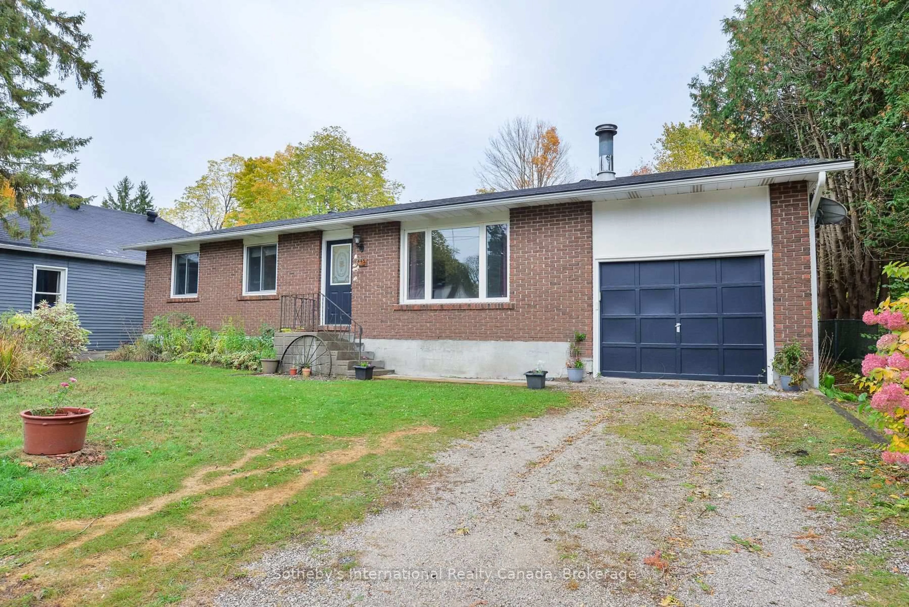 Home with brick exterior material, street for 445 Farquhar St, Gravenhurst Ontario P1P 1E4