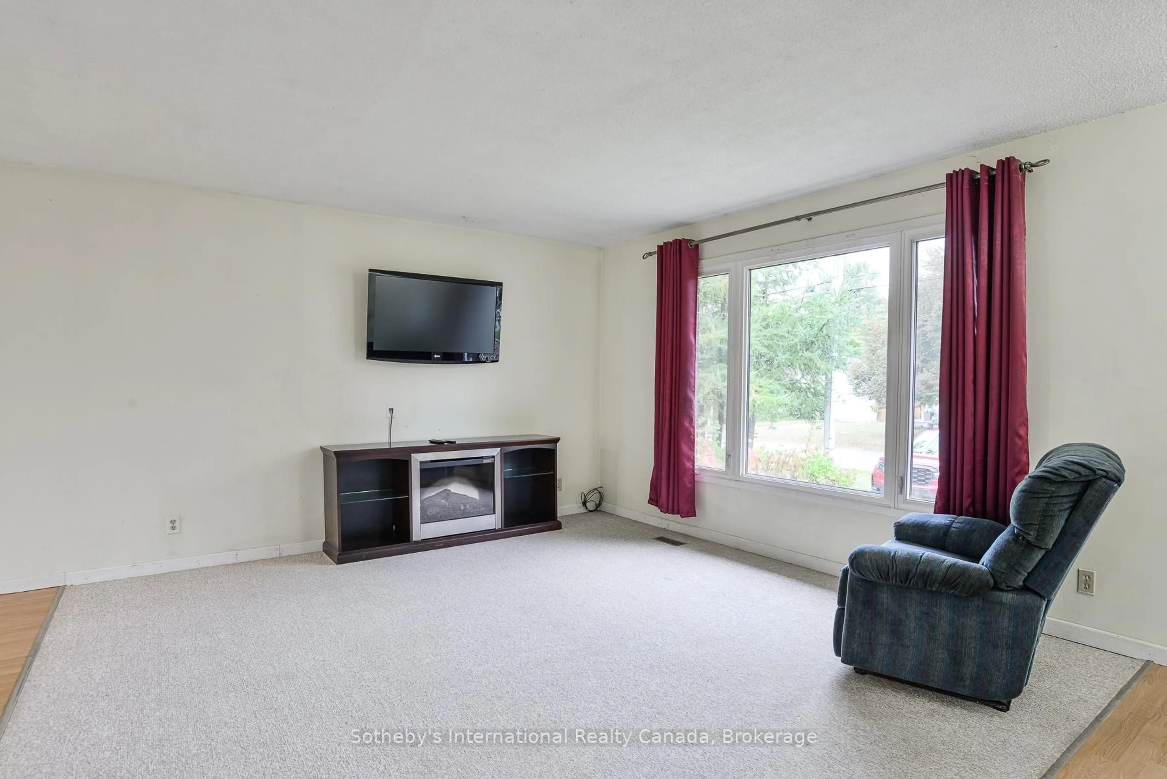 Unknown for 445 Farquhar St, Gravenhurst Ontario P1P 1E4