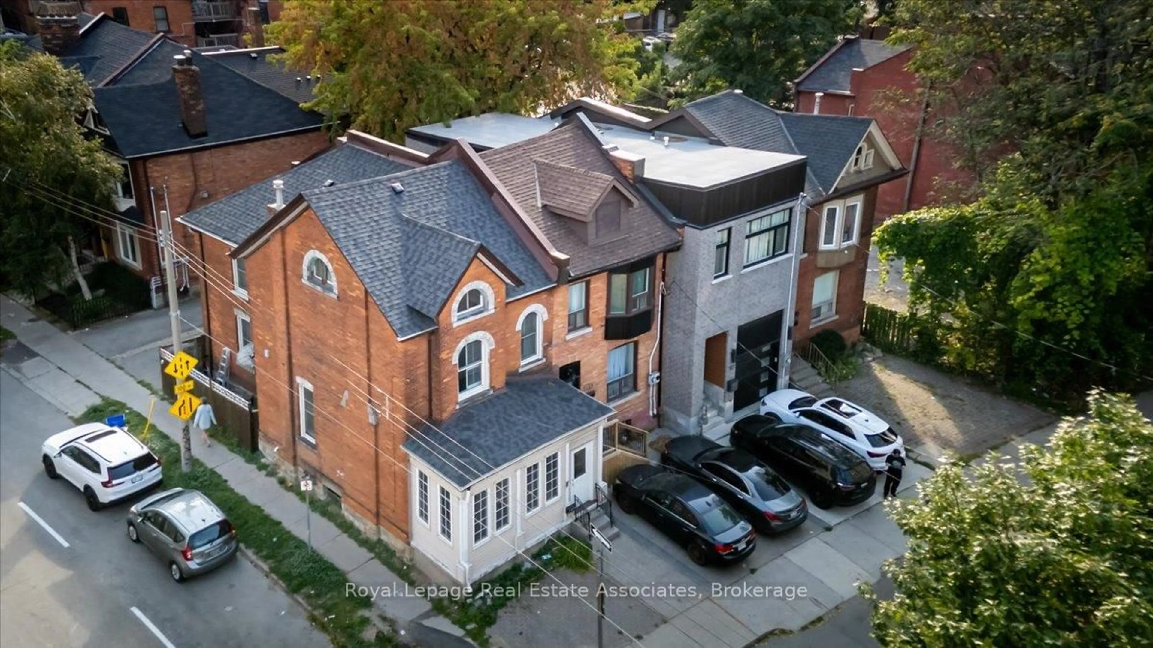 A pic from outside/outdoor area/front of a property/back of a property/a pic from drone, street for 123 Market St, Hamilton Ontario L8R 1N7