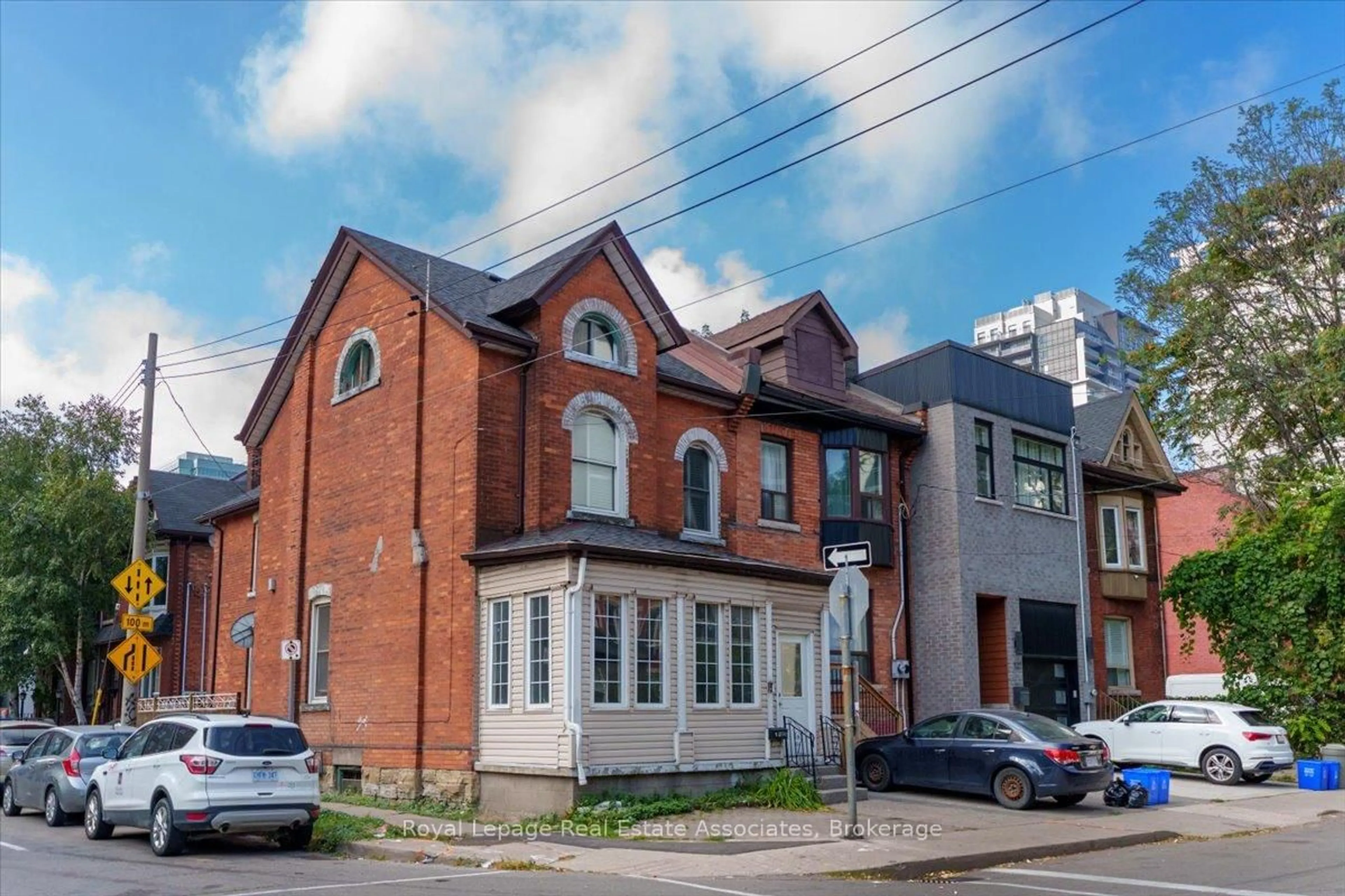 Home with brick exterior material, building for 123 Market St, Hamilton Ontario L8R 1N7