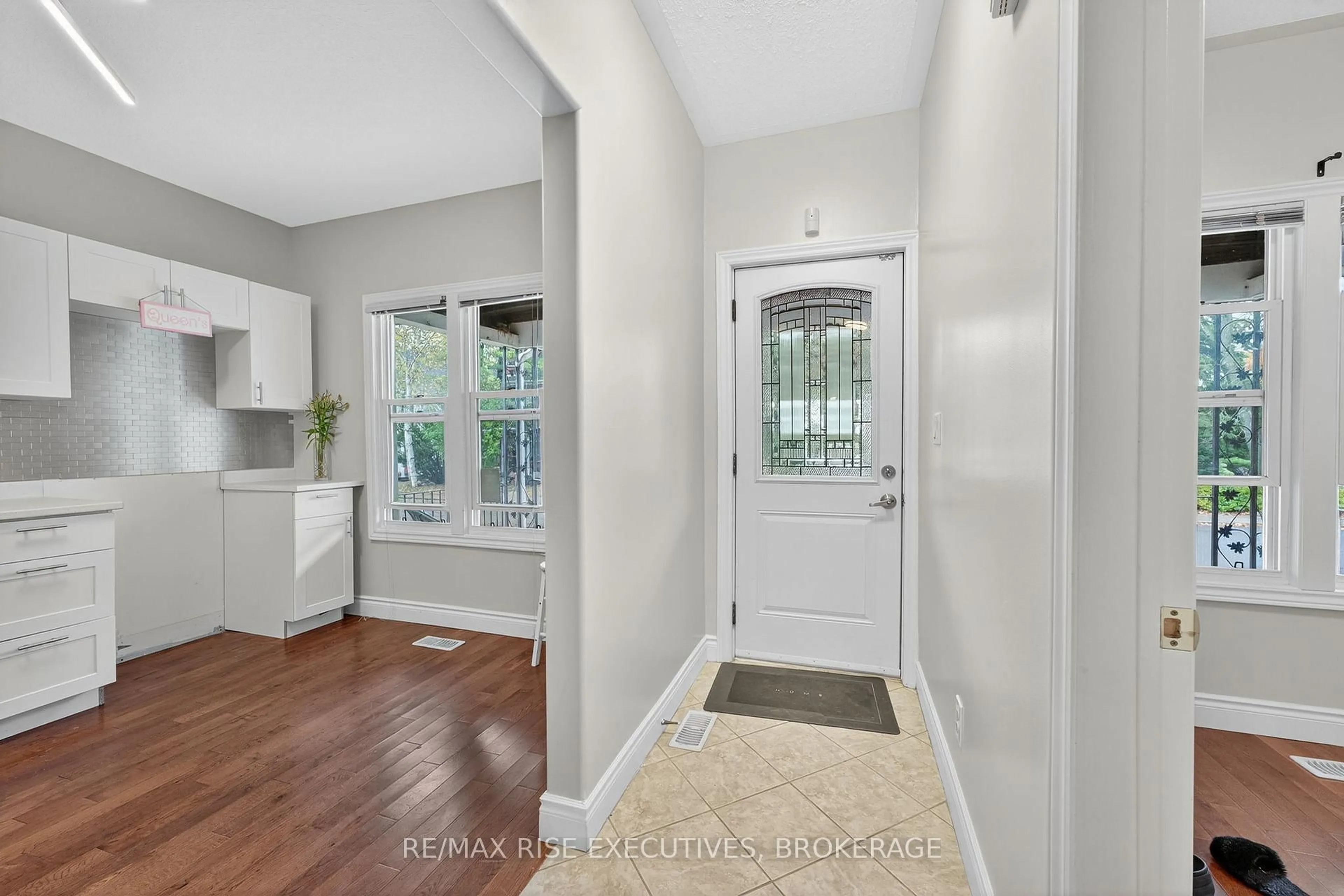 Indoor entryway for 47 Livingston St, Kingston Ontario K7L 4L1
