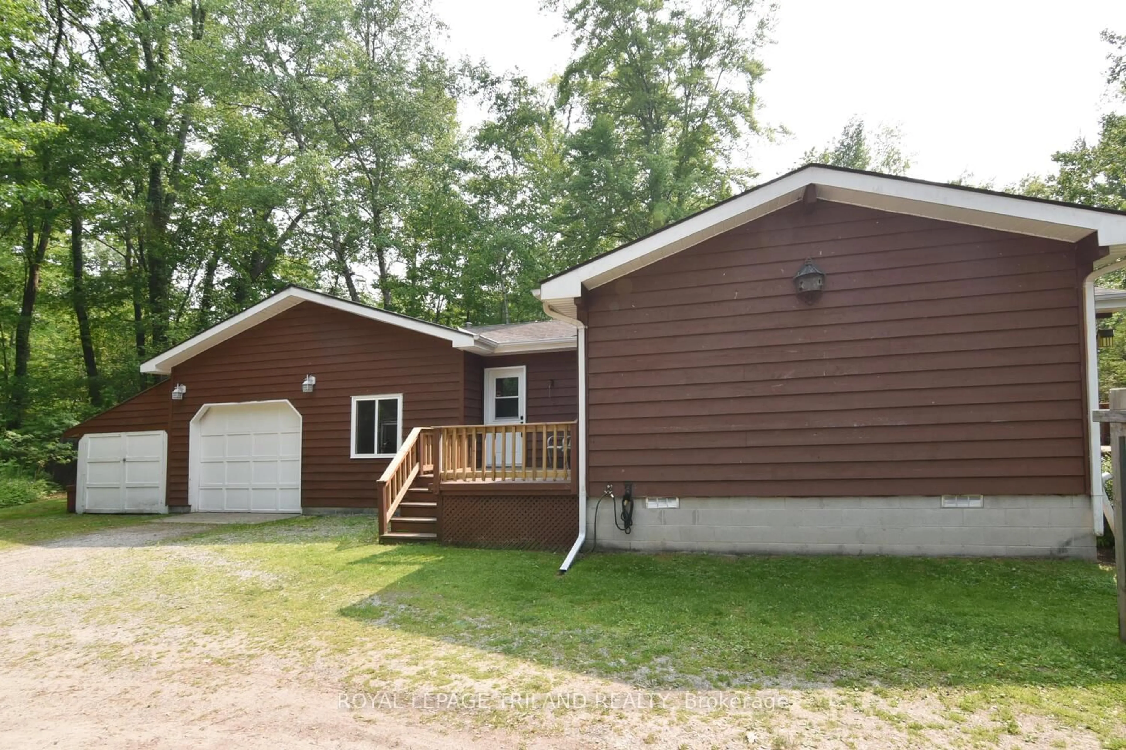 Home with vinyl exterior material, unknown for 9898 Phoebe Lane, Lambton Shores Ontario N0N 1J1