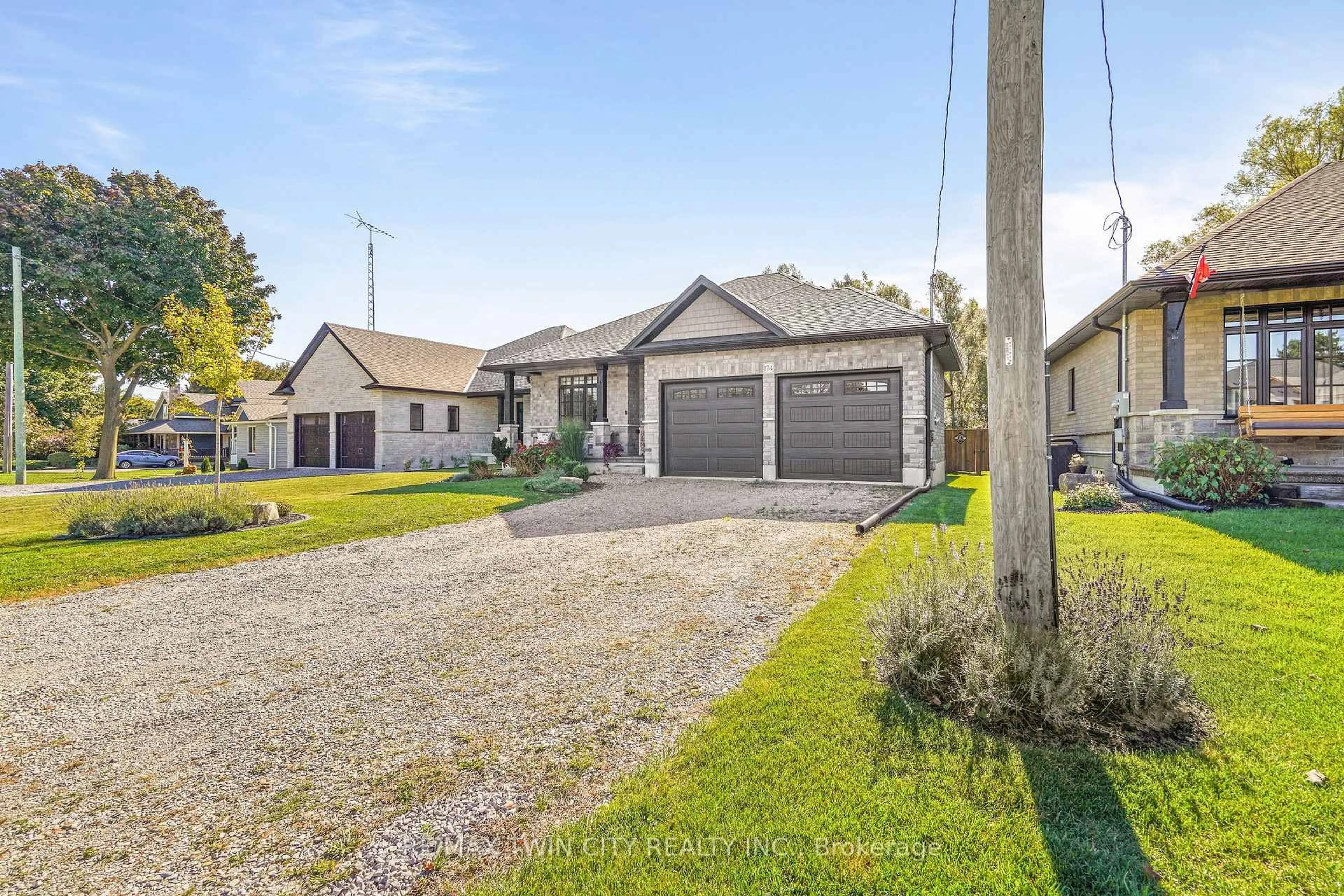 A pic from outside/outdoor area/front of a property/back of a property/a pic from drone, street for 174 Mechanic St, Norfolk Ontario N0E 1Y0