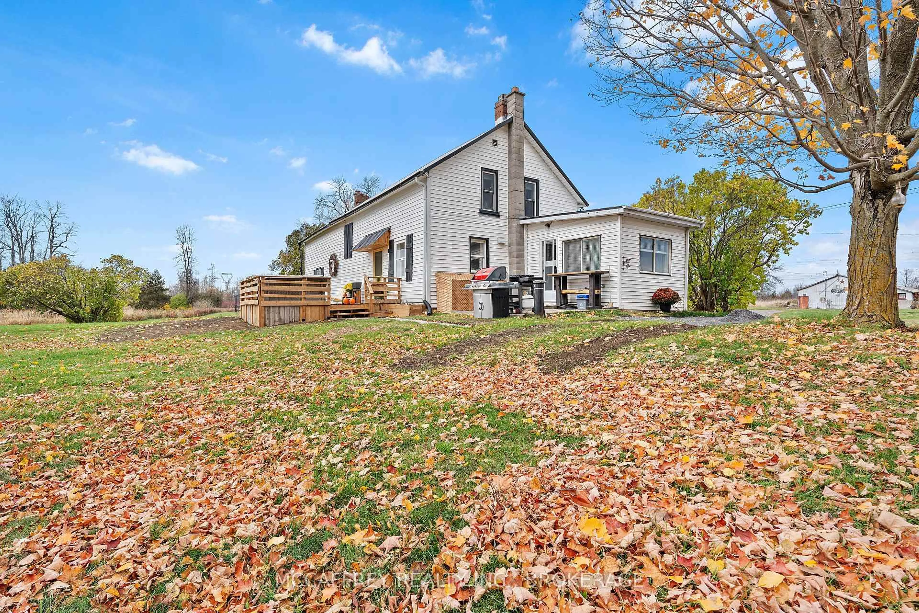 A pic from outside/outdoor area/front of a property/back of a property/a pic from drone, unknown for 1549 DOYLE Rd, Bath Ontario K0H 1G0