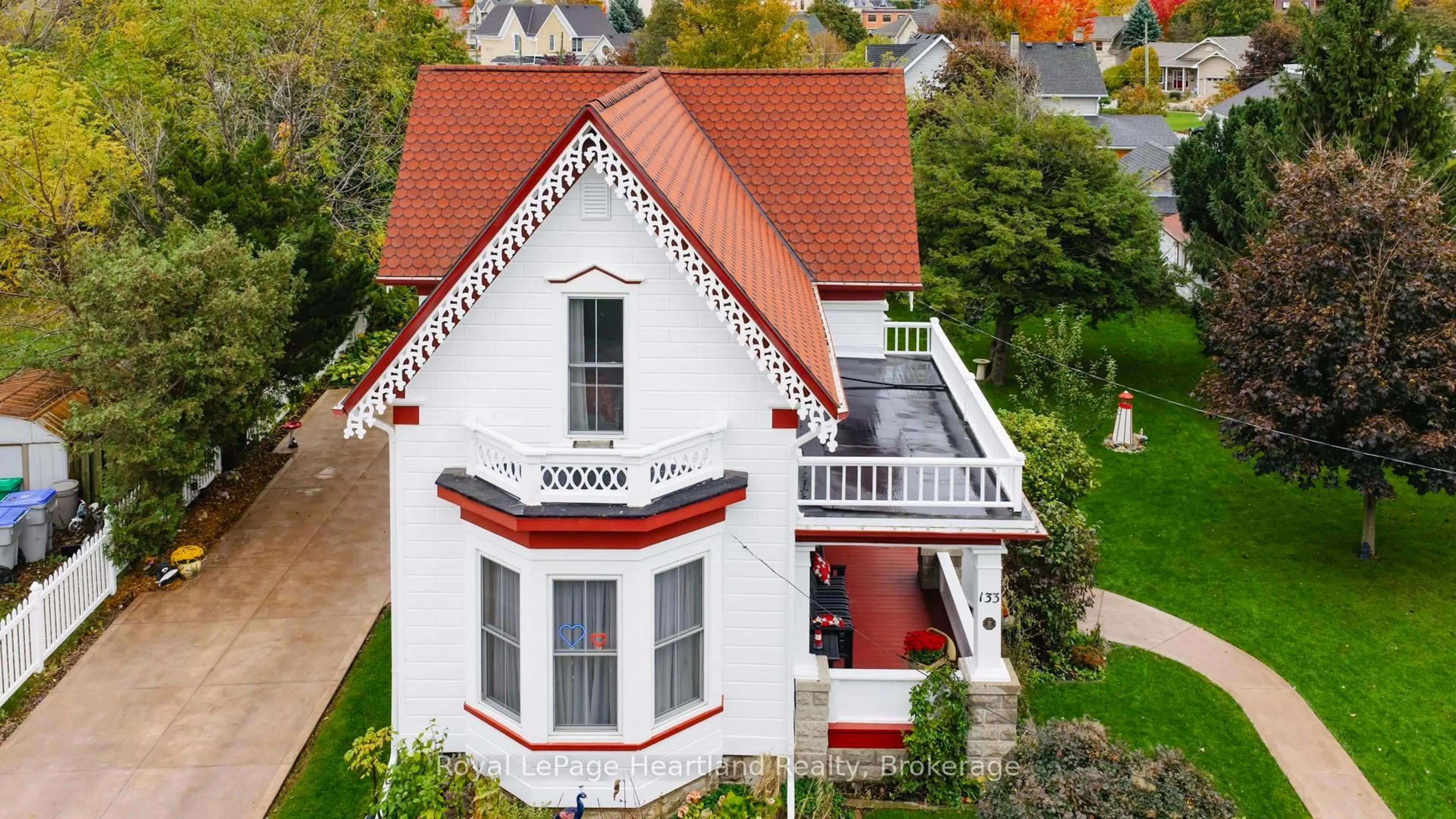 Home with vinyl exterior material, building for 133 ST GEORGES Cres, Goderich Ontario N7A 2M1