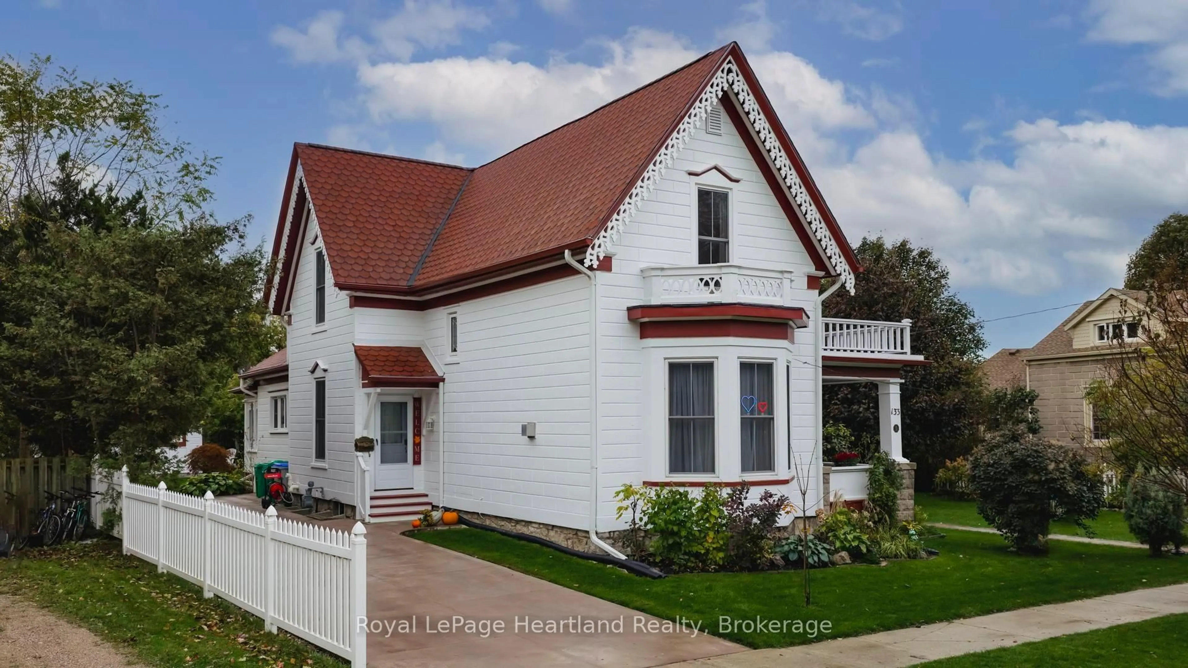 Home with vinyl exterior material, building for 133 ST GEORGES Cres, Goderich Ontario N7A 2M1