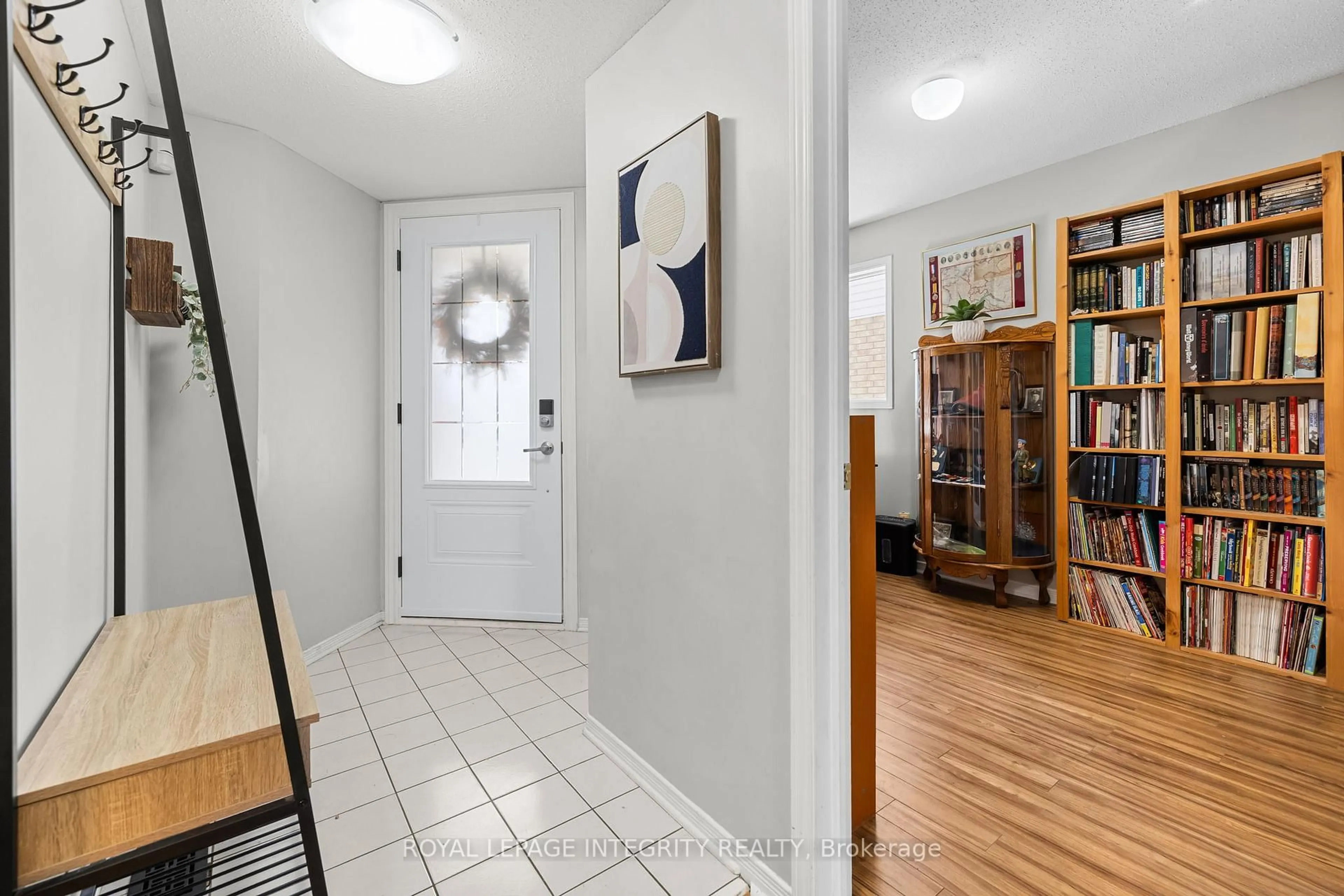 Indoor entryway for 13 Banchory Cres, Kanata Ontario K2K 2V4