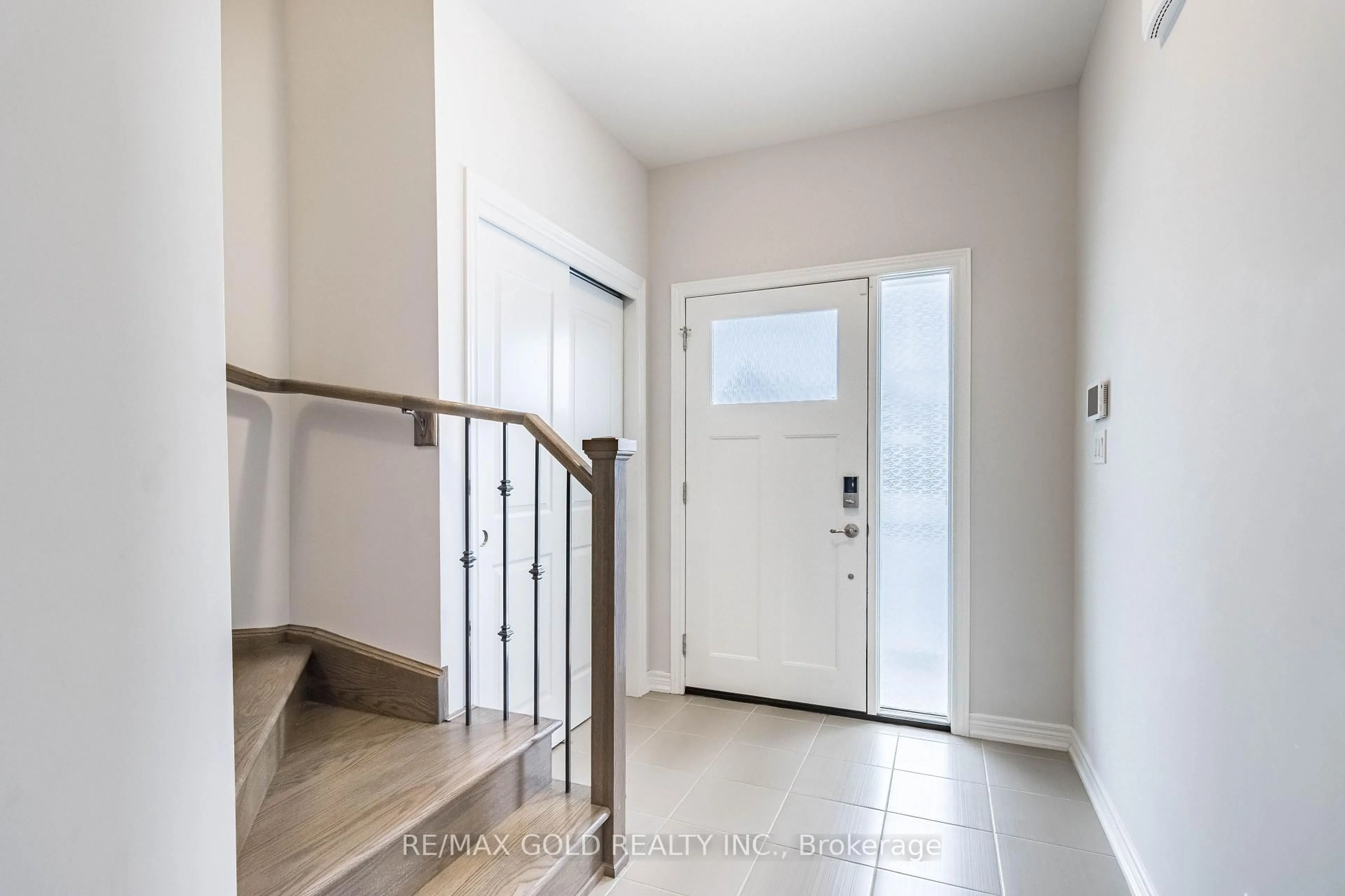 Indoor entryway for 133 Sunflower Pl, Welland Ontario L3C 0H9