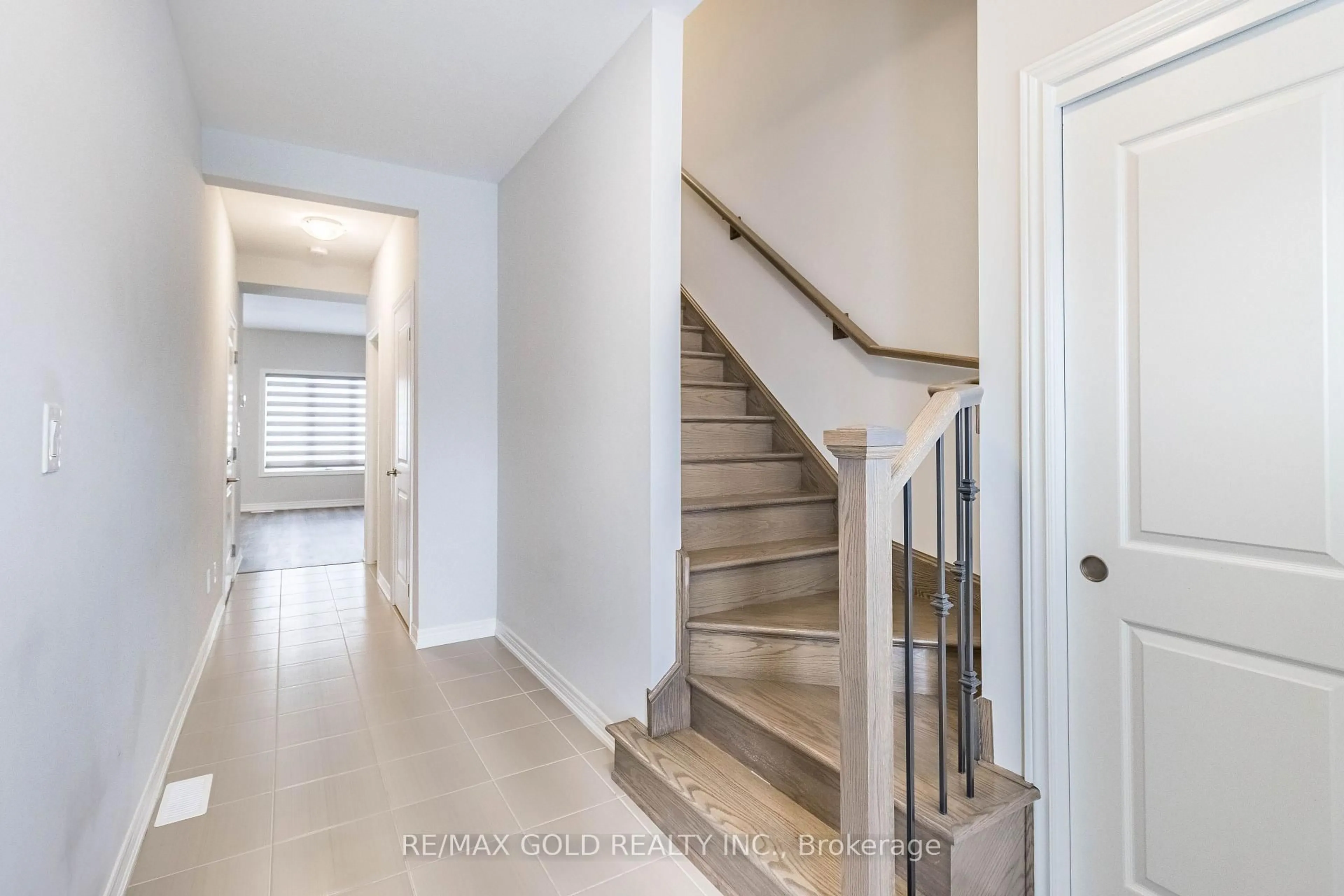 Indoor entryway for 133 Sunflower Pl, Welland Ontario L3C 0H9