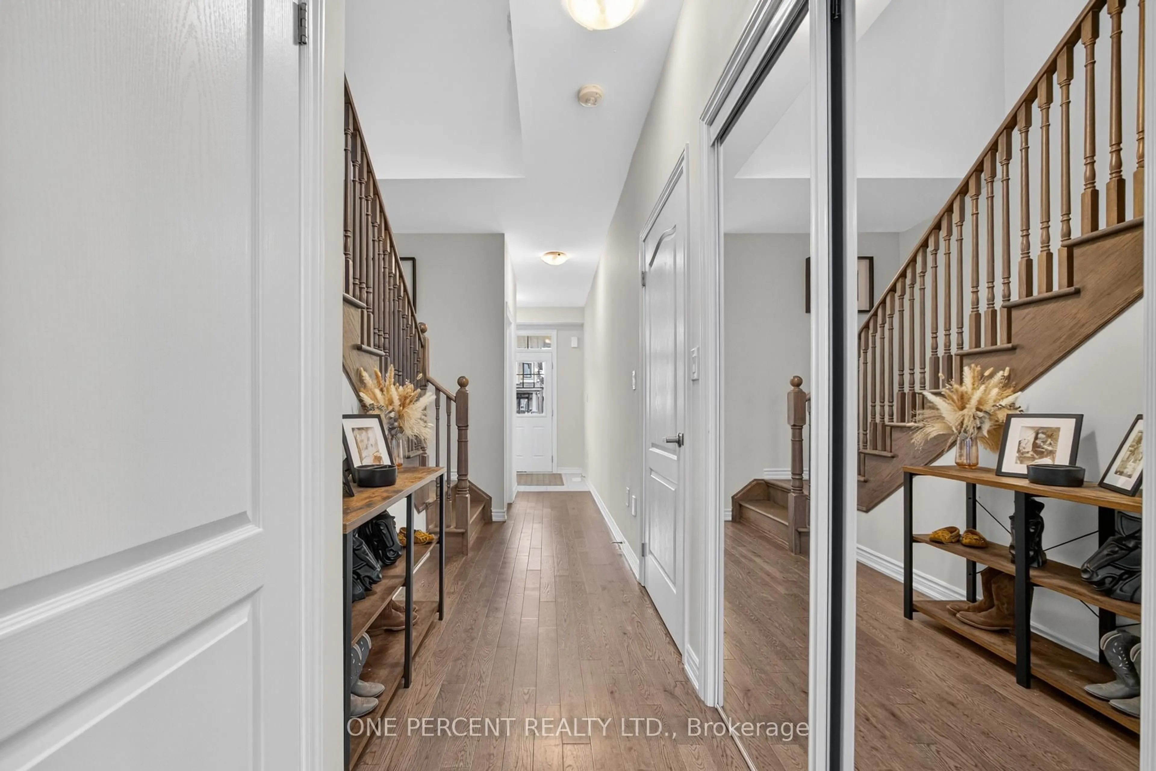 Indoor entryway for 49 Sugar May Ave, Thorold Ontario L2V 0L3