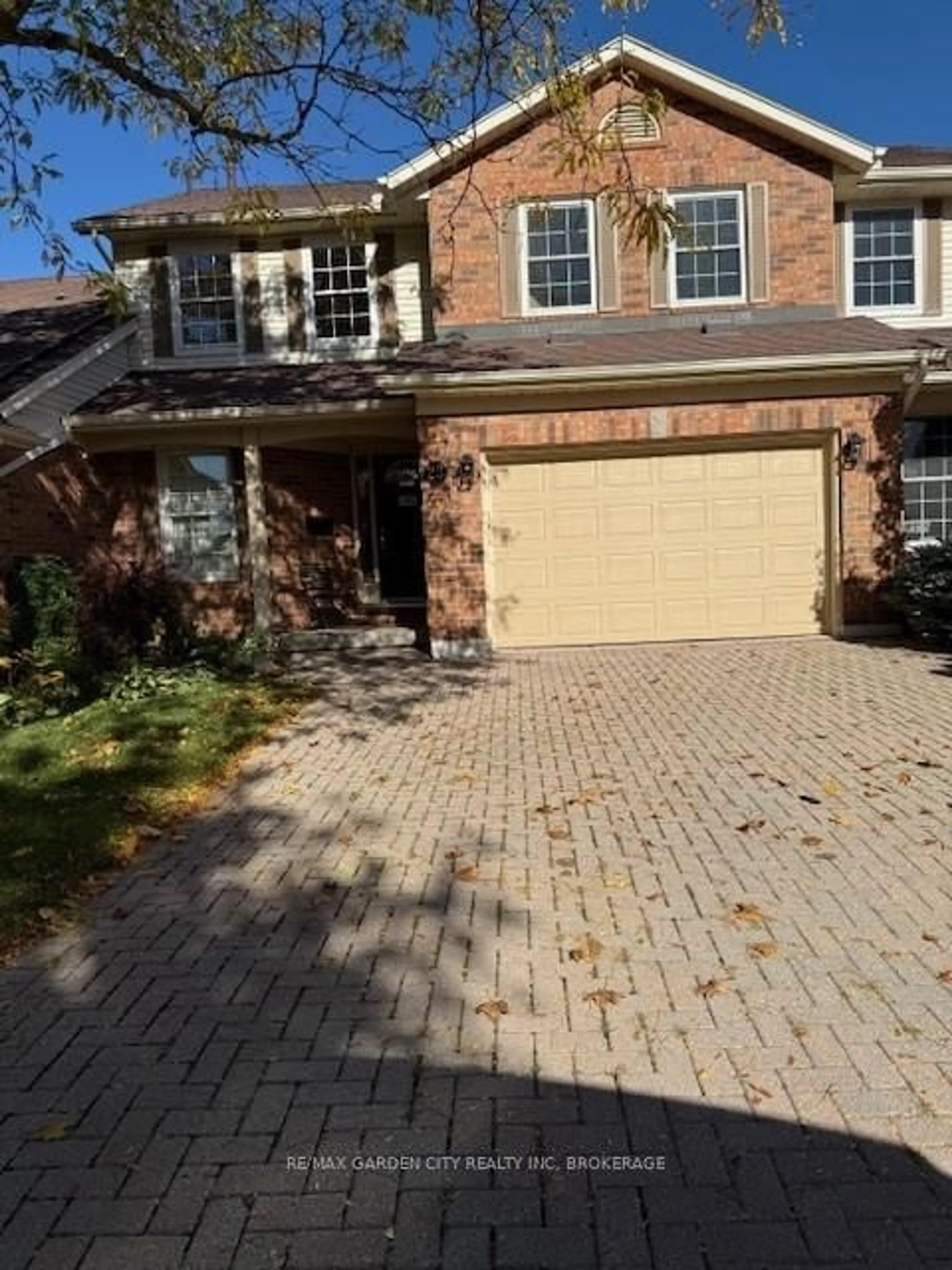 Home with brick exterior material, street for 141 Welland Vale Rd #23, St. Catharines Ontario L2S 3S7