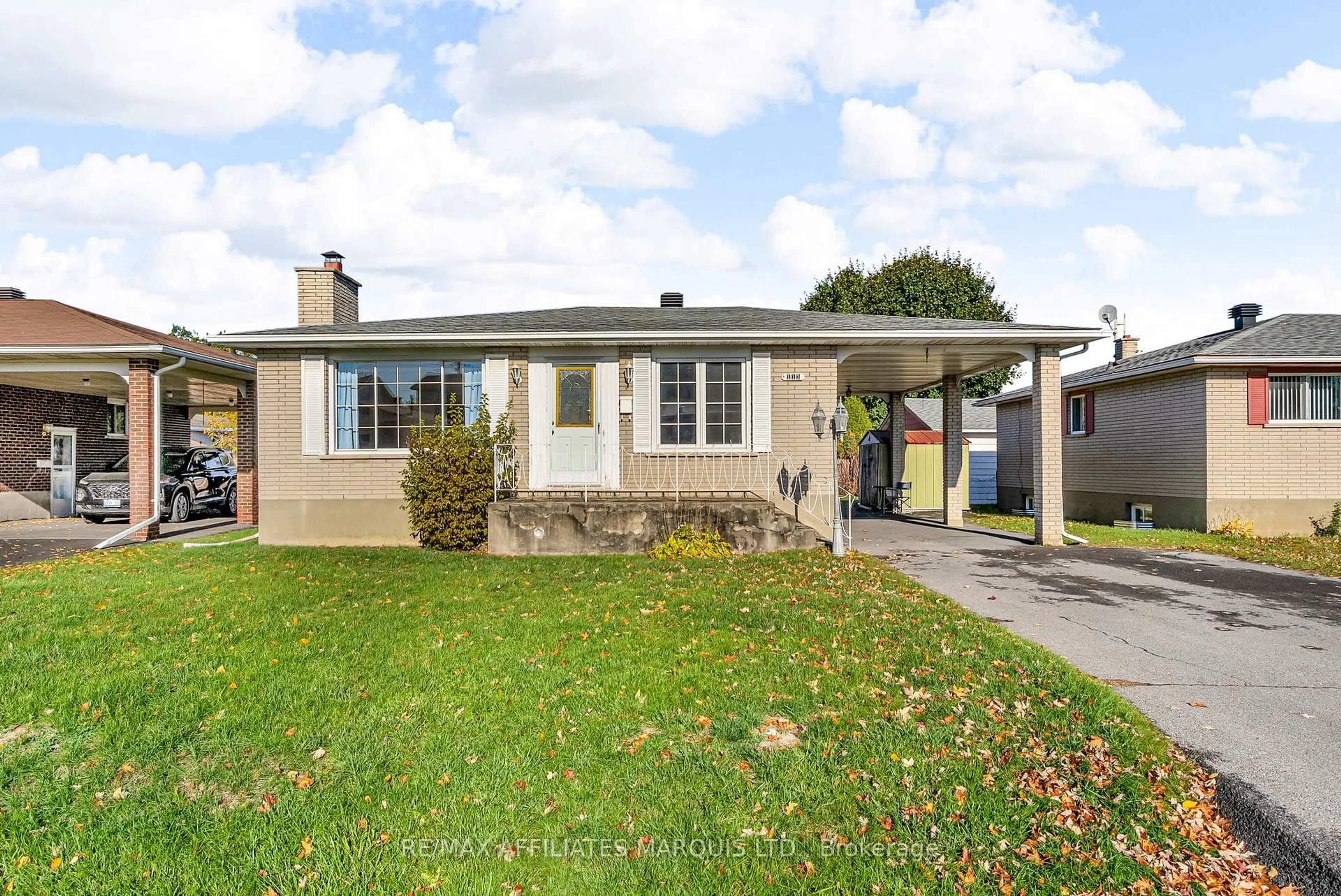 Home with vinyl exterior material, street for 113 Vimy Ave, Cornwall Ontario K6H 6G9