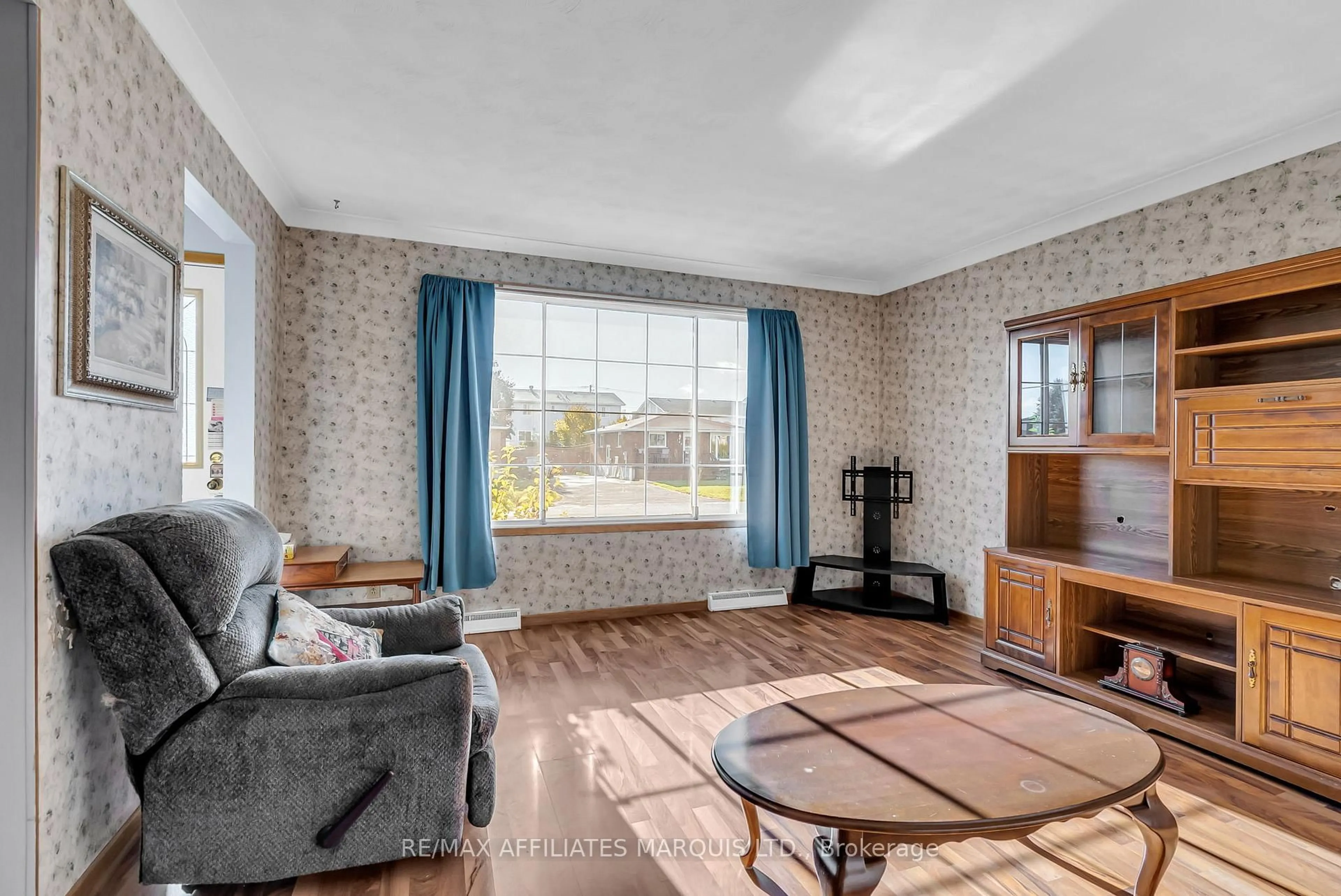 Living room with furniture, unknown for 113 Vimy Ave, Cornwall Ontario K6H 6G9