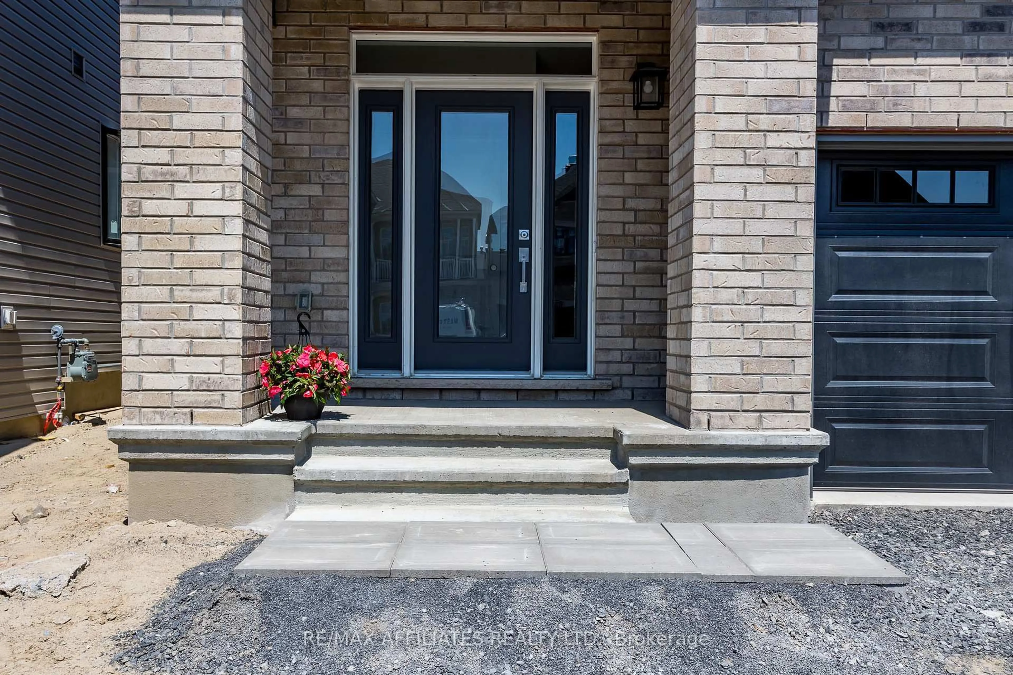 Indoor entryway for 850 CAPPAMORE Dr, Ottawa Ontario K2C 3H2