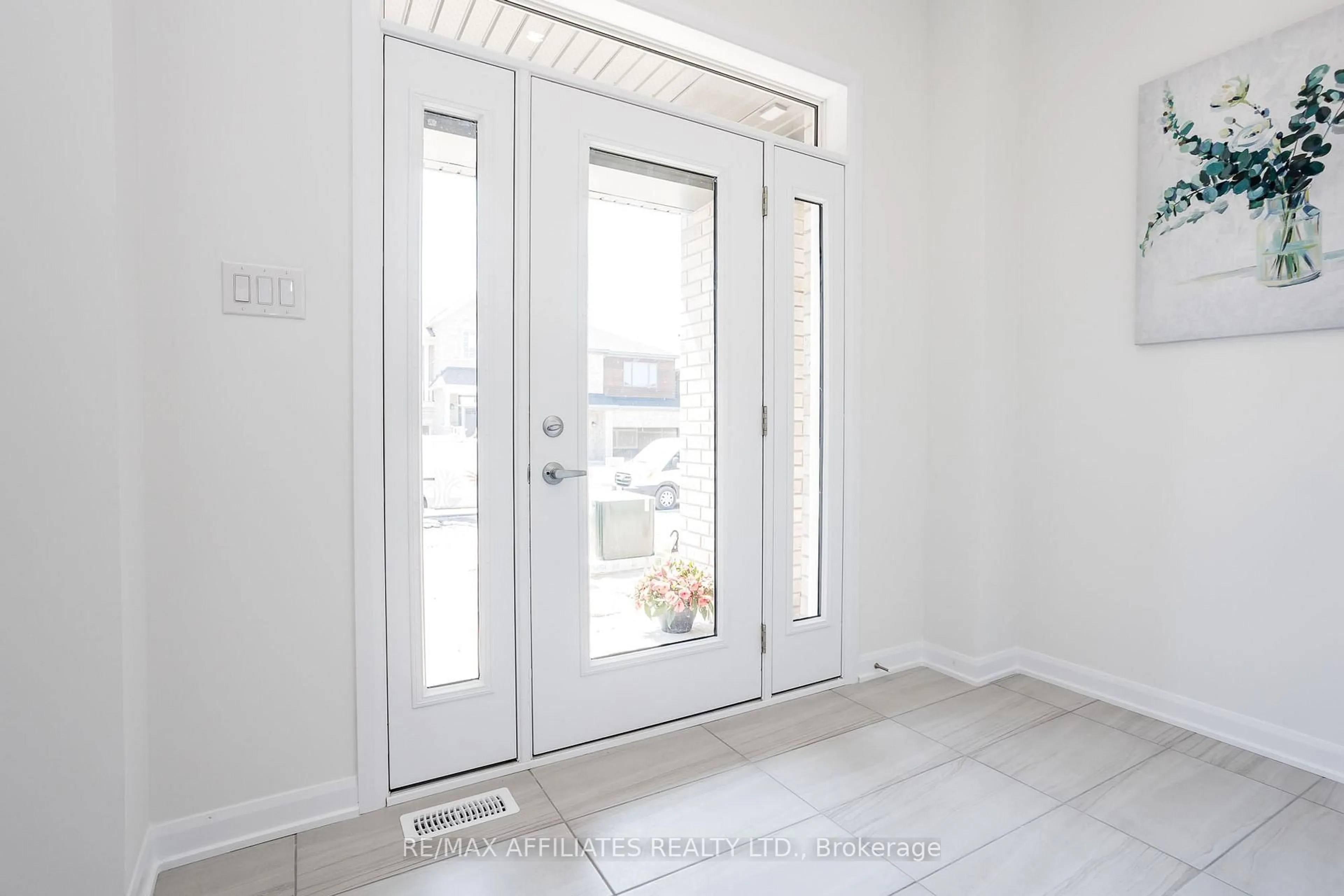 Indoor entryway for 850 CAPPAMORE Dr, Ottawa Ontario K2C 3H2