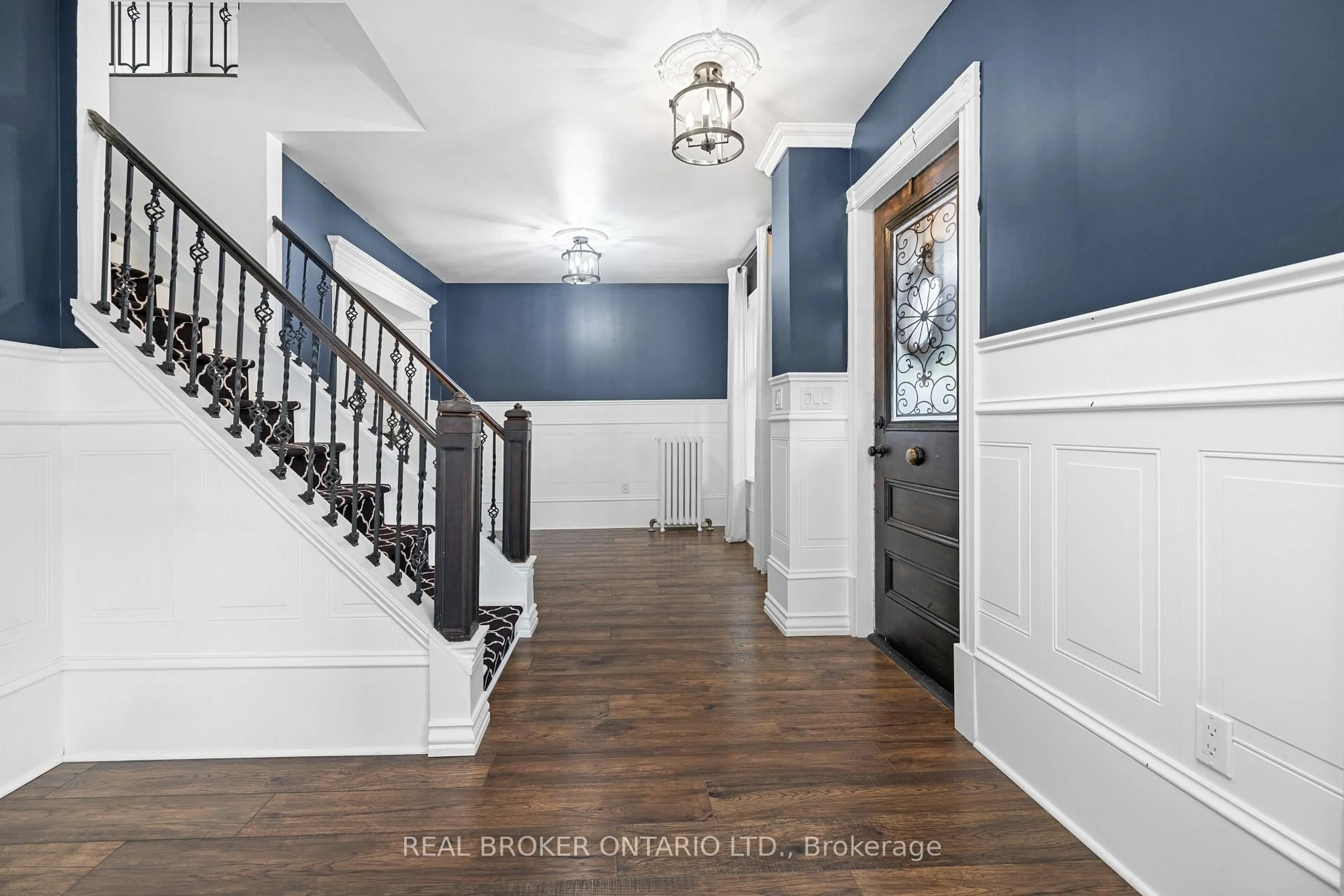 Indoor entryway for 584 Jessup St, Prescott Ontario K0E 1T0