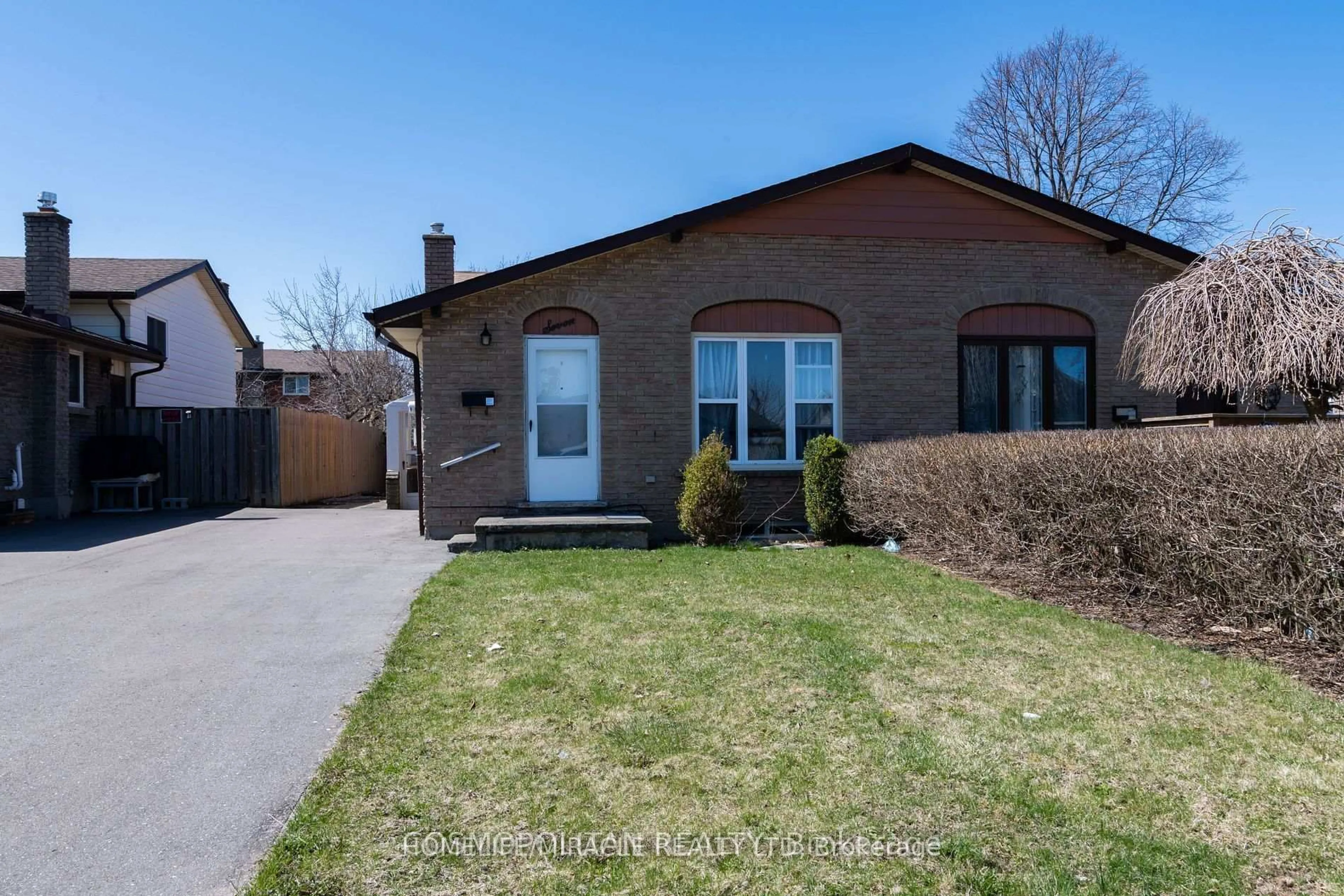 Home with brick exterior material, street for 7 Mcdougall Dr, Thorold Ontario L2V 4C4