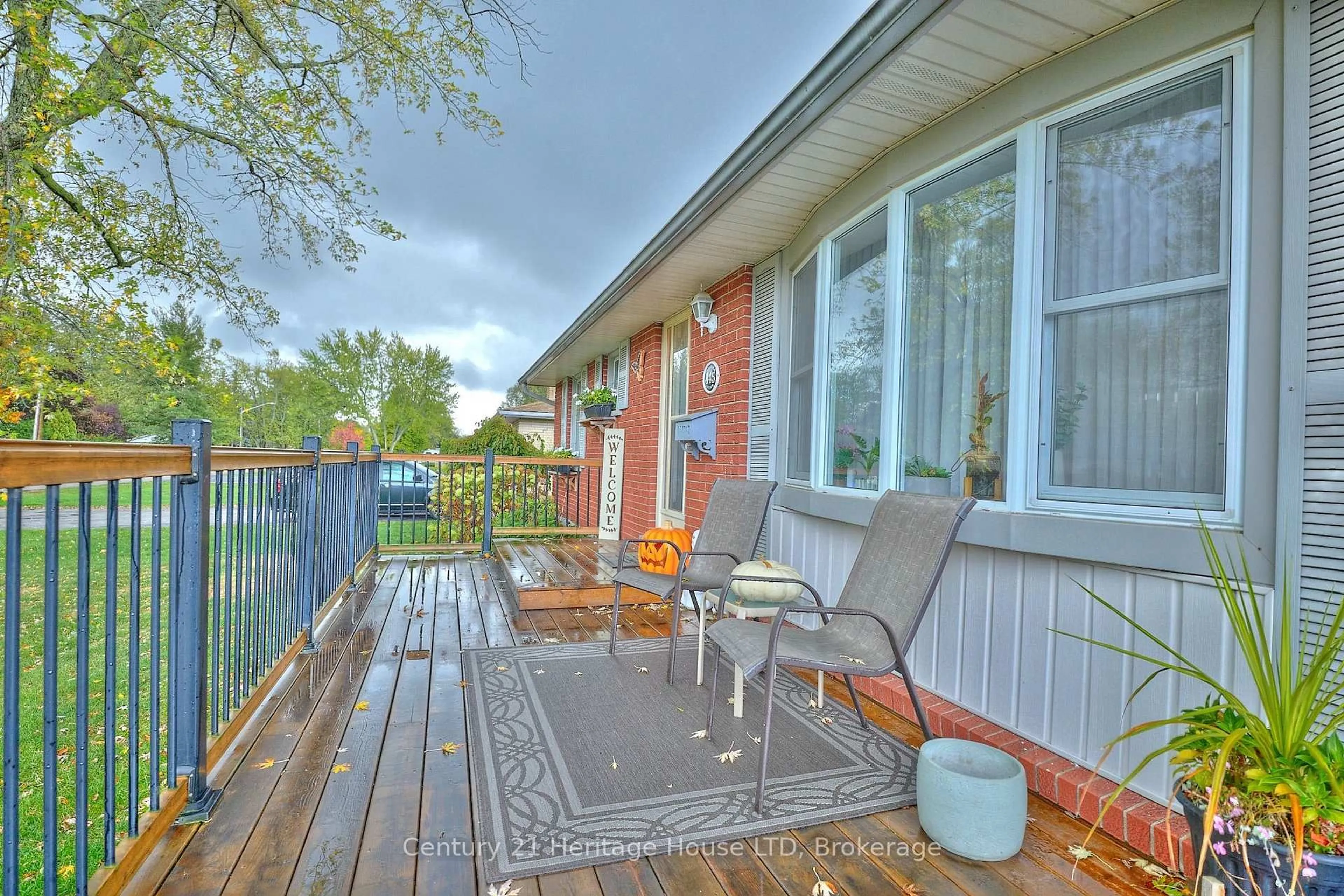Patio, water/lake/river/ocean view for 845 Parkdale Ave, Fort Erie Ontario L2A 5B8