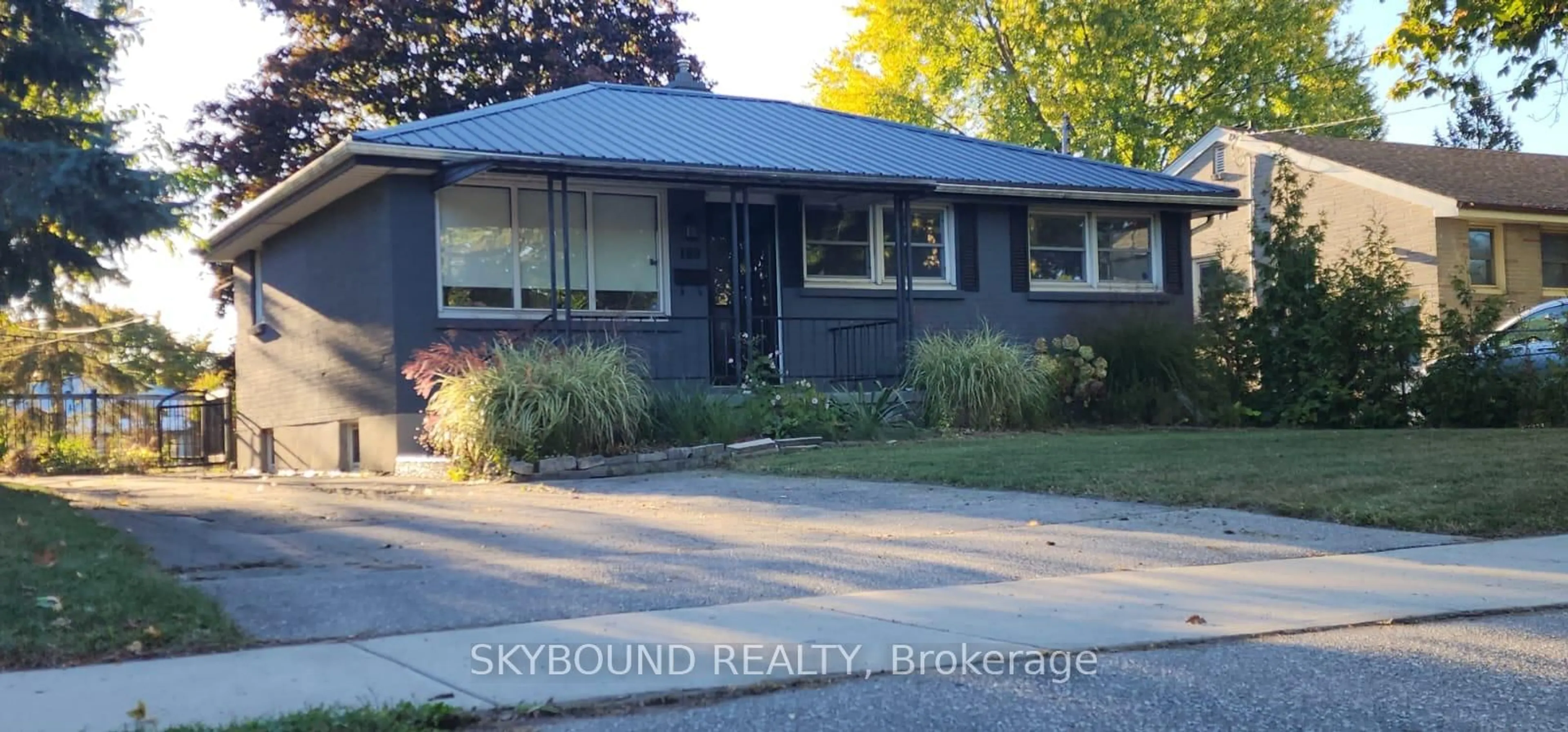 Home with vinyl exterior material, street for 189 Goddard Blvd, London East Ontario N5W 4Z9