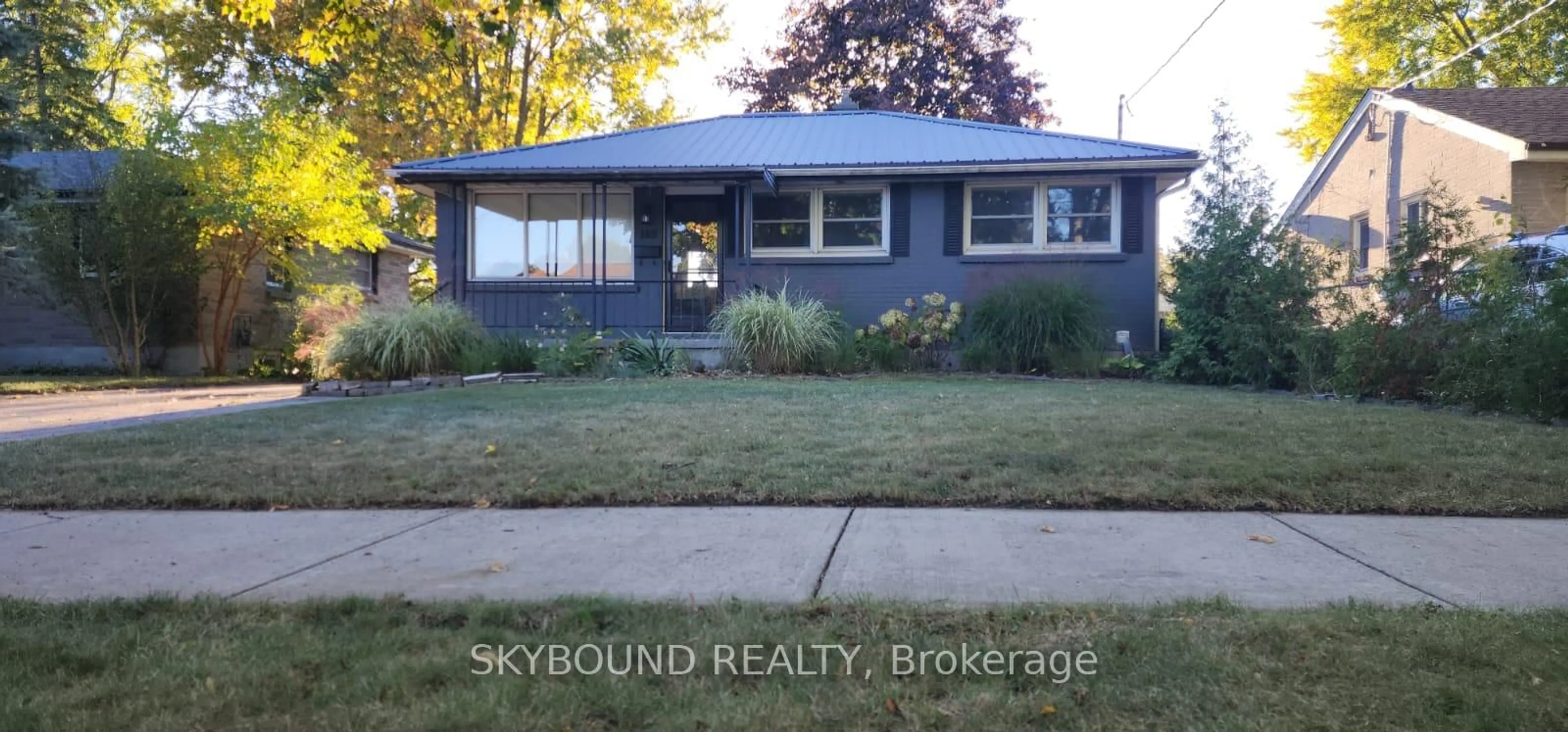 Home with vinyl exterior material, street for 189 Goddard Blvd, London East Ontario N5W 4Z9