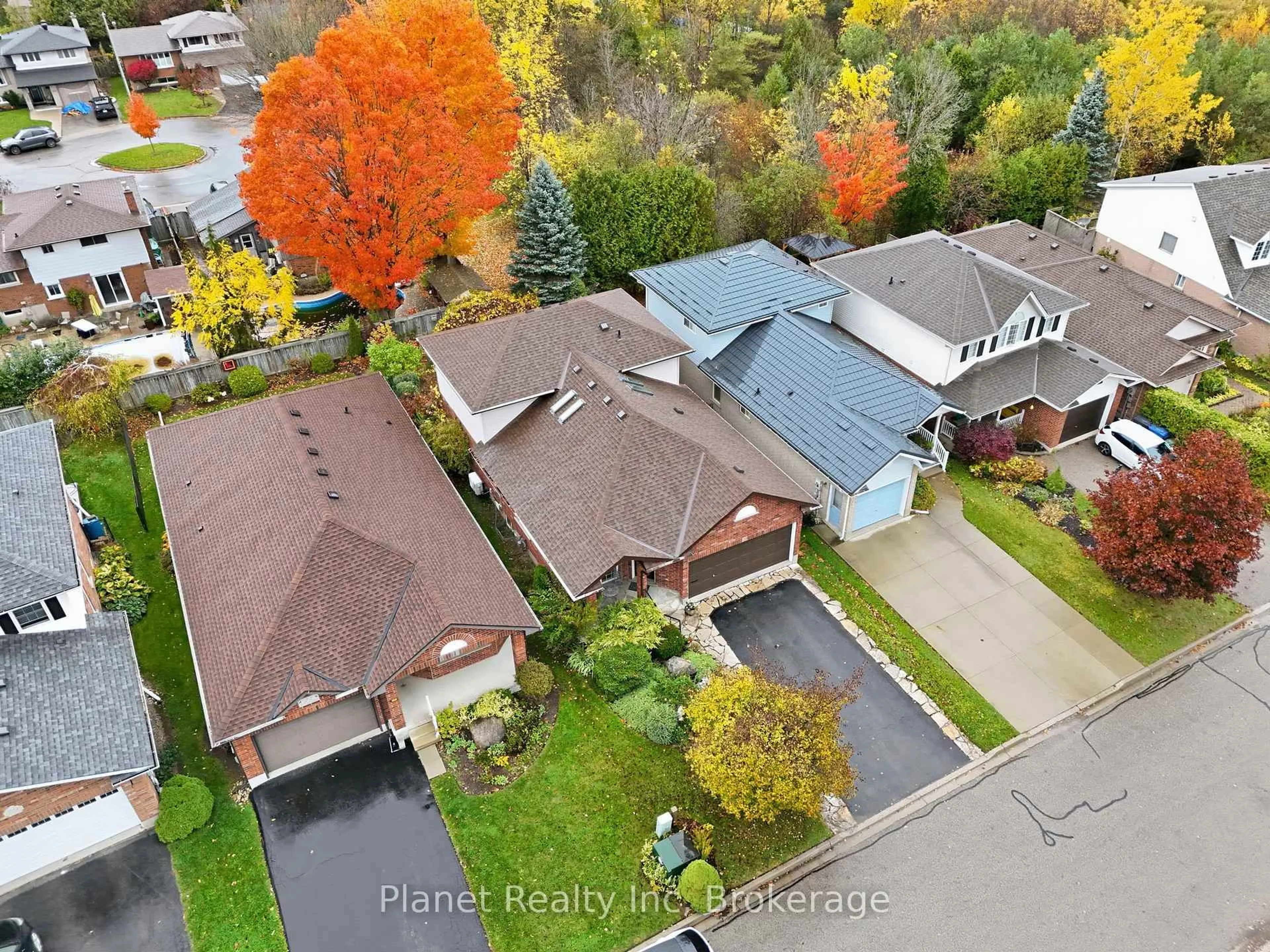 A pic from outside/outdoor area/front of a property/back of a property/a pic from drone, street for 24 Fletcher Crt, Guelph Ontario N1E 7G8