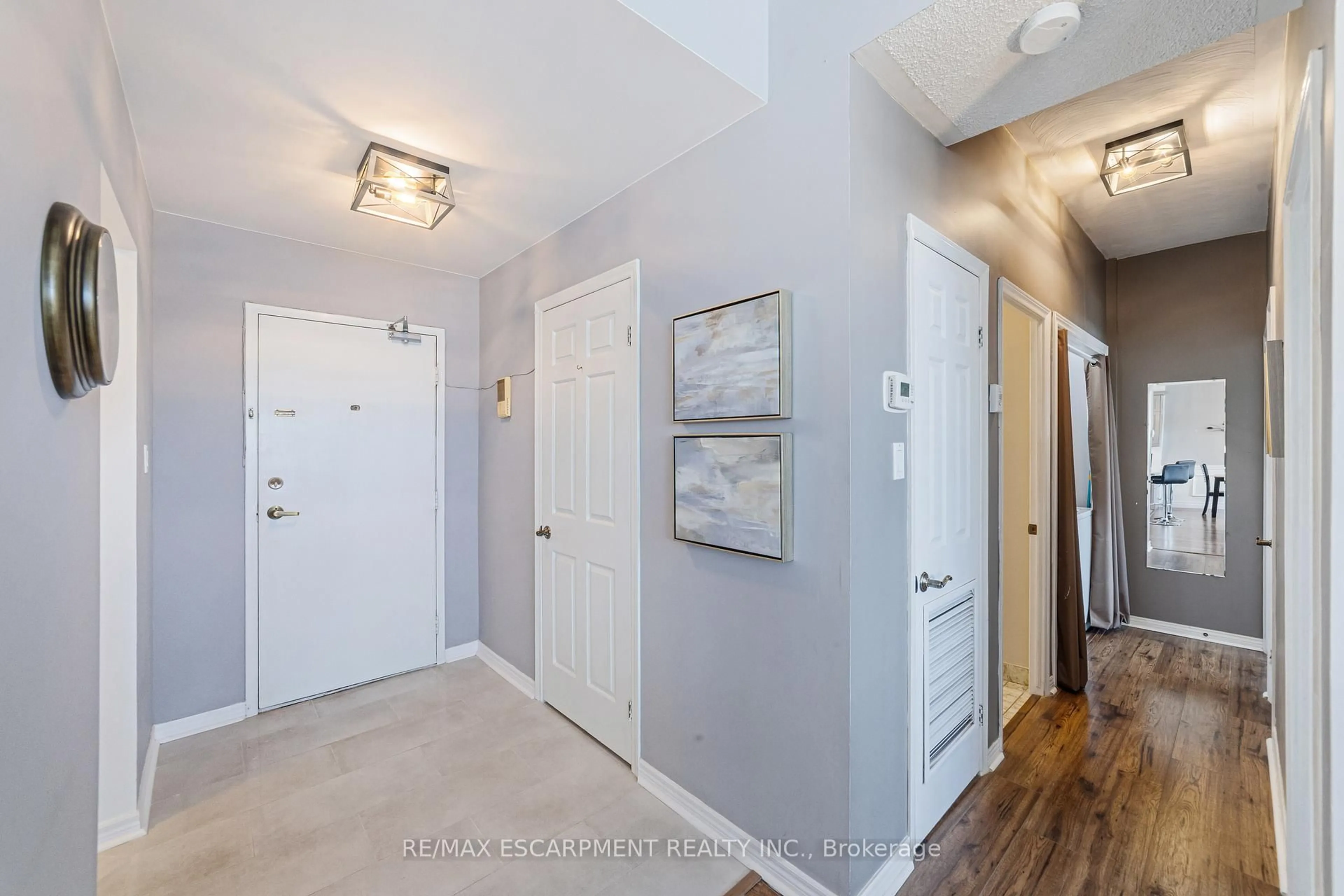 Indoor entryway for 30 Harrisford St #1104, Hamilton Ontario L8K 6M9