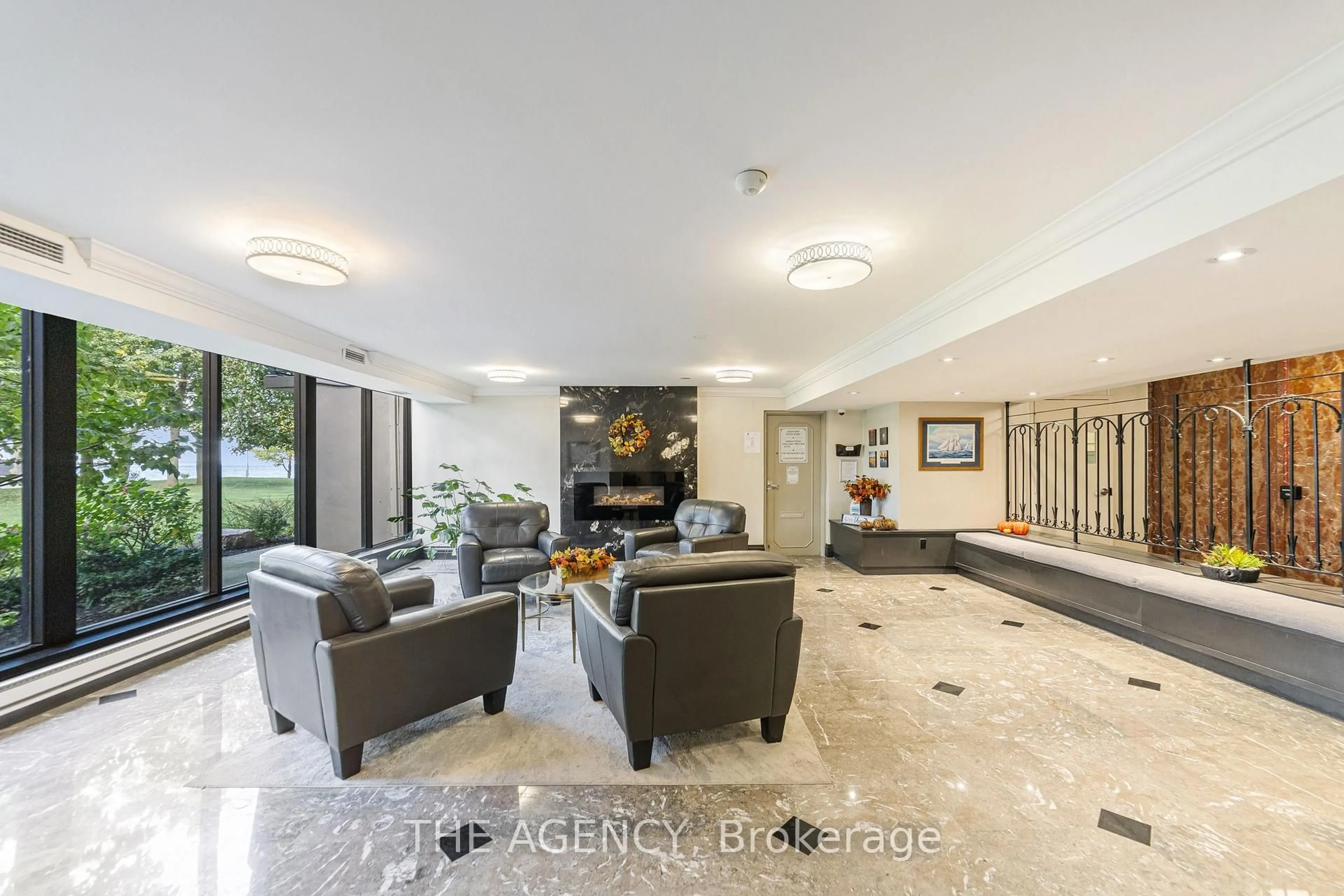 Indoor foyer for 500 Green Rd #1012, Hamilton Ontario L8E 3M6