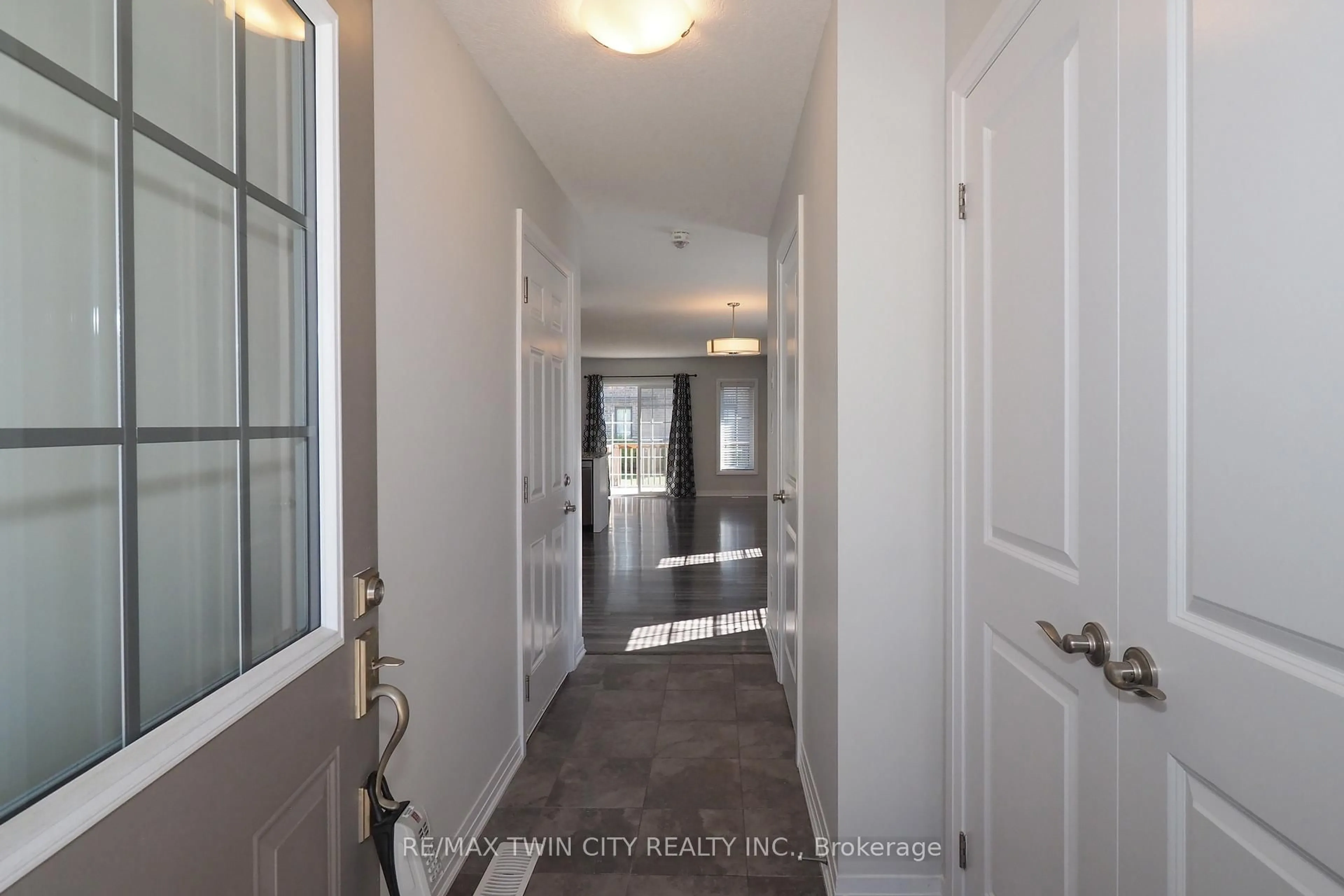 Indoor entryway for 181 South Creek Dr, Kitchener Ontario N2P 0E1