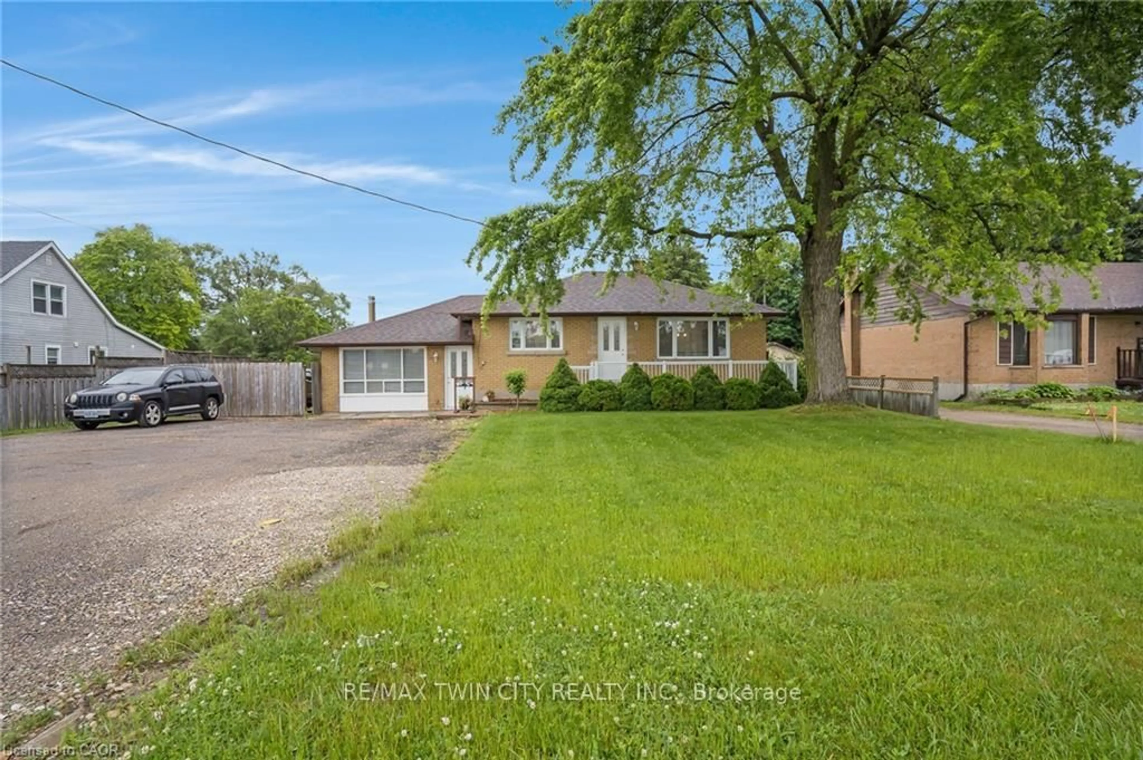 A pic from outside/outdoor area/front of a property/back of a property/a pic from drone, street for 7011 Wellington Rd 124 Rd, Guelph/Eramosa Ontario N1H 6J4