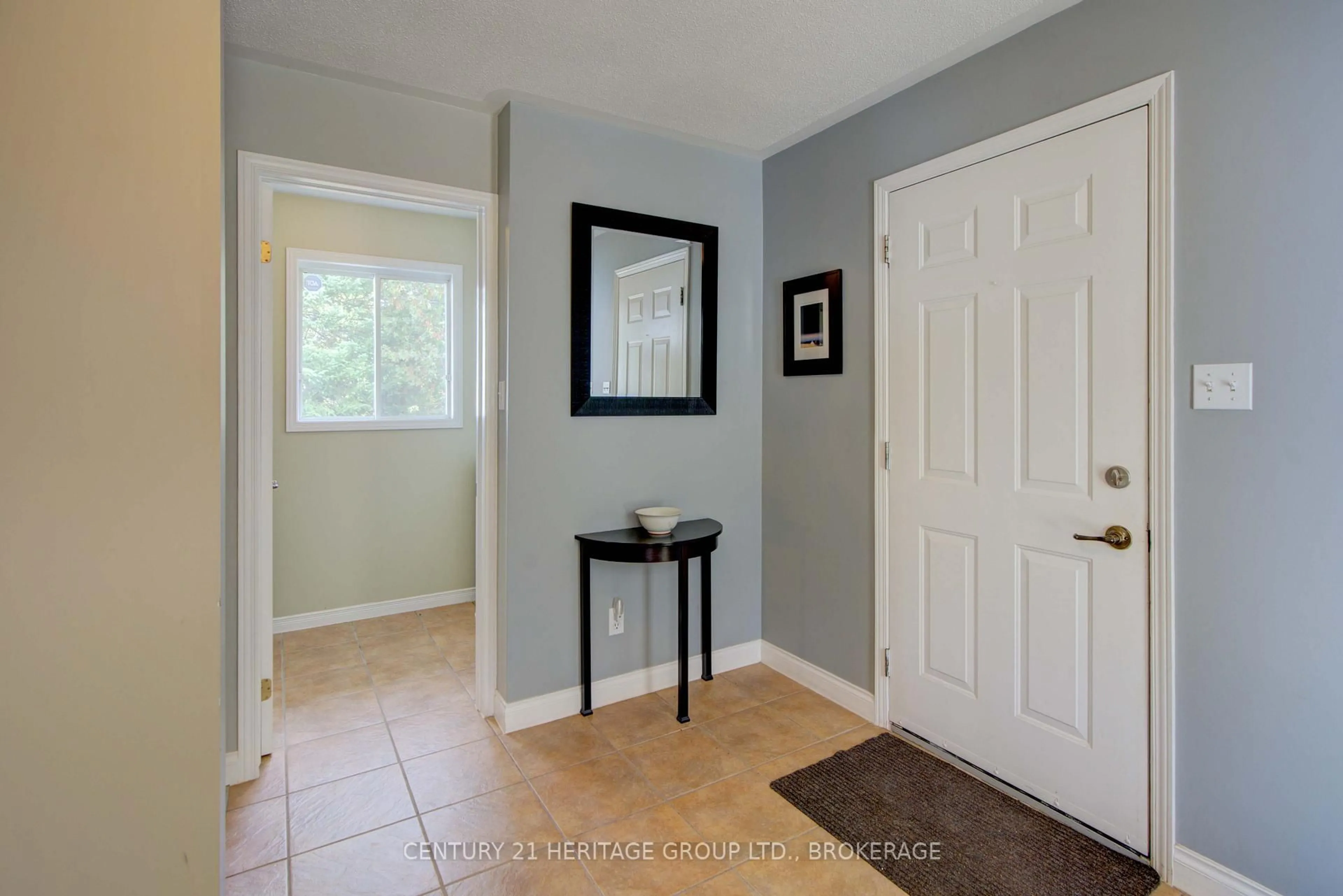 Indoor entryway for 1467 Slab St, Stirling Ontario K0K 3E0