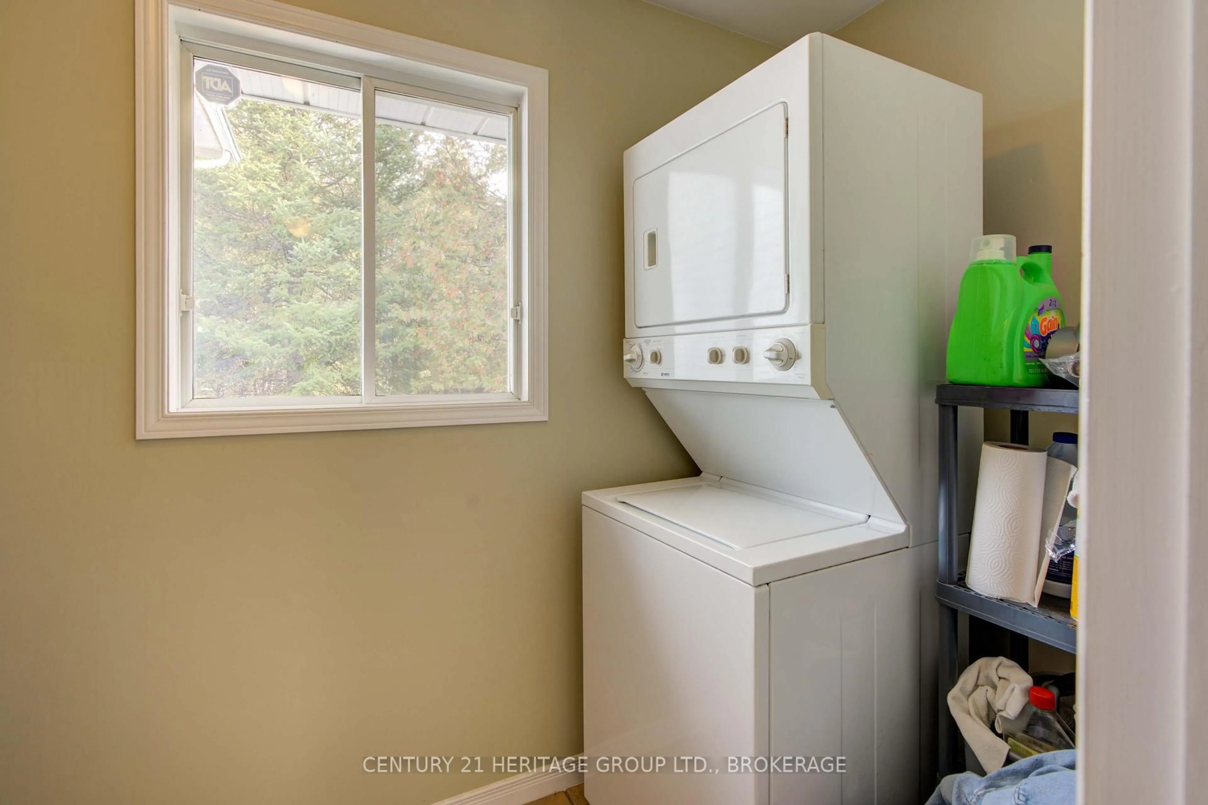 Laundry room for 1467 Slab St, Stirling Ontario K0K 3E0