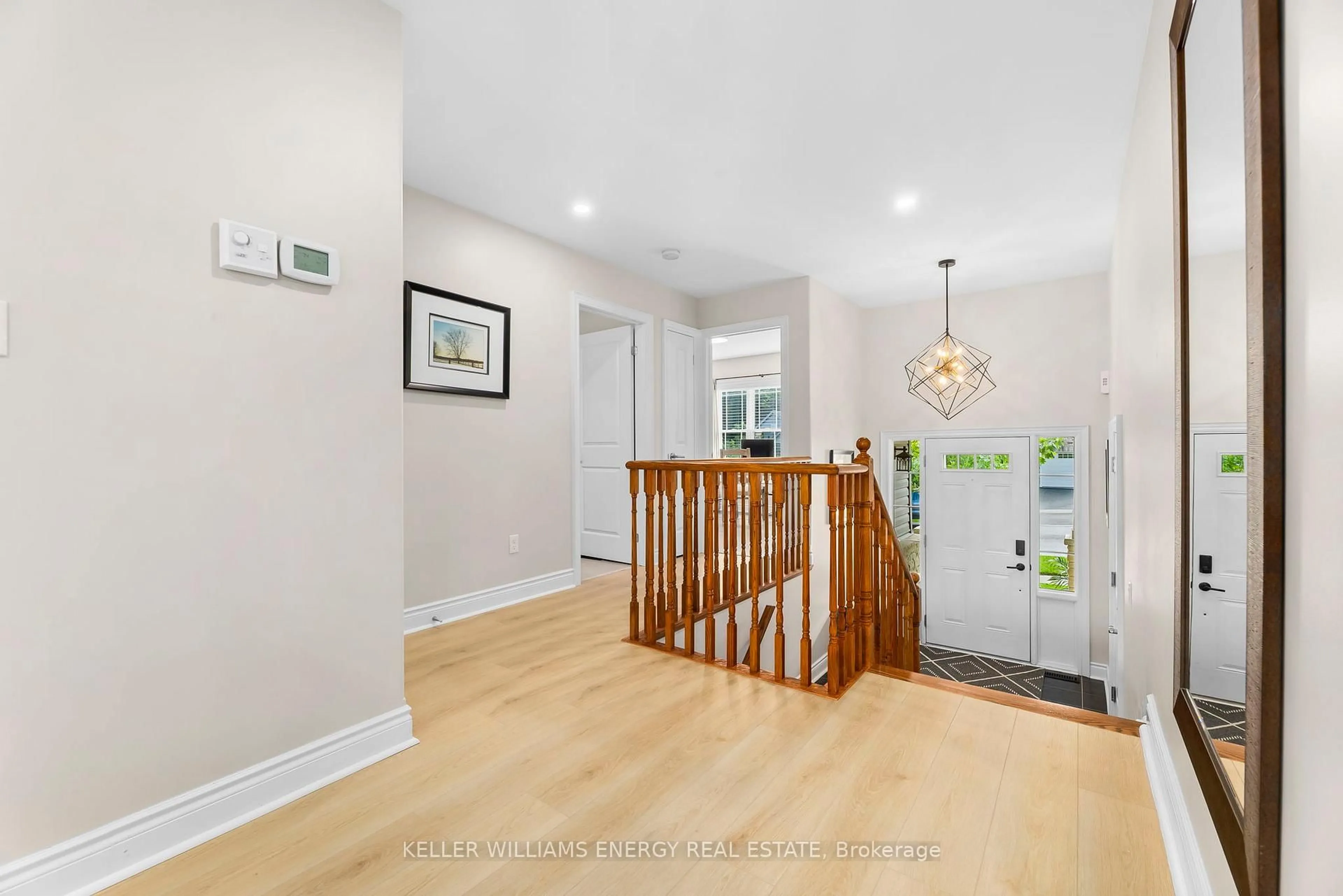 Indoor entryway for 104 Bowen Dr, Peterborough Ontario K9H 0B8