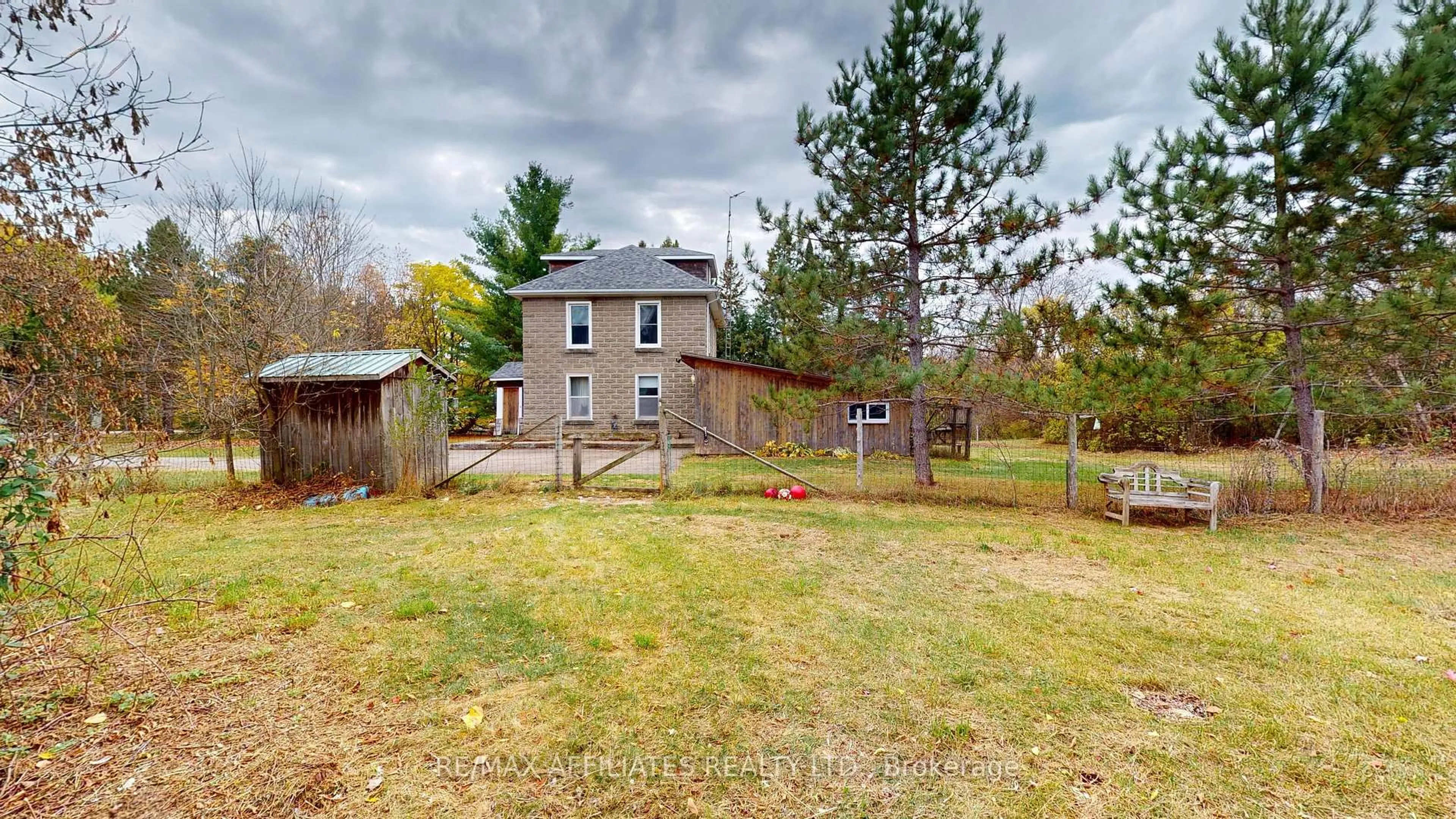 A pic from outside/outdoor area/front of a property/back of a property/a pic from drone, unknown for 8218 County 21 Rd, Augusta Ontario K0G 1R0