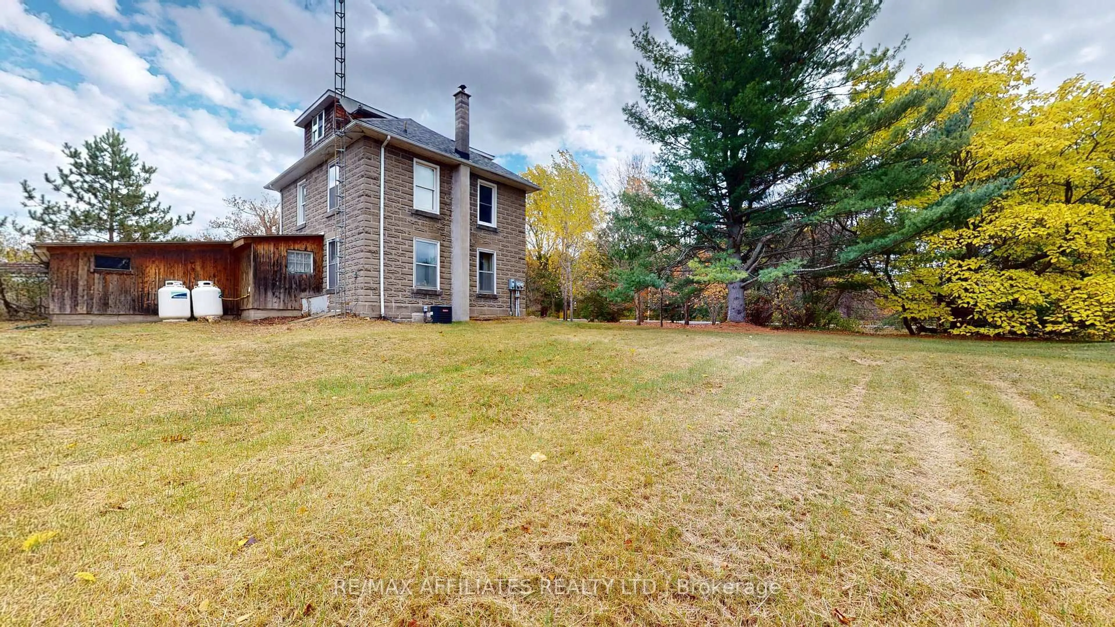 A pic from outside/outdoor area/front of a property/back of a property/a pic from drone, unknown for 8218 County 21 Rd, Augusta Ontario K0G 1R0