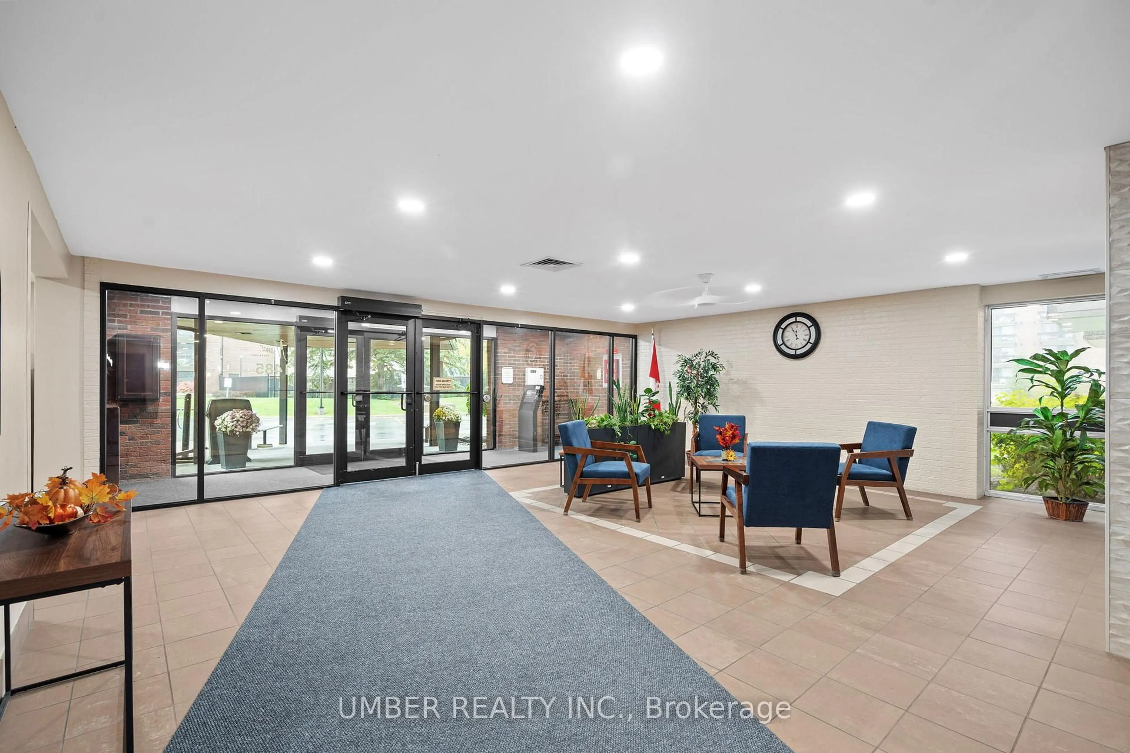 Indoor foyer for 1485 Baseline Rd #616, Ottawa Ontario K2C 3L8