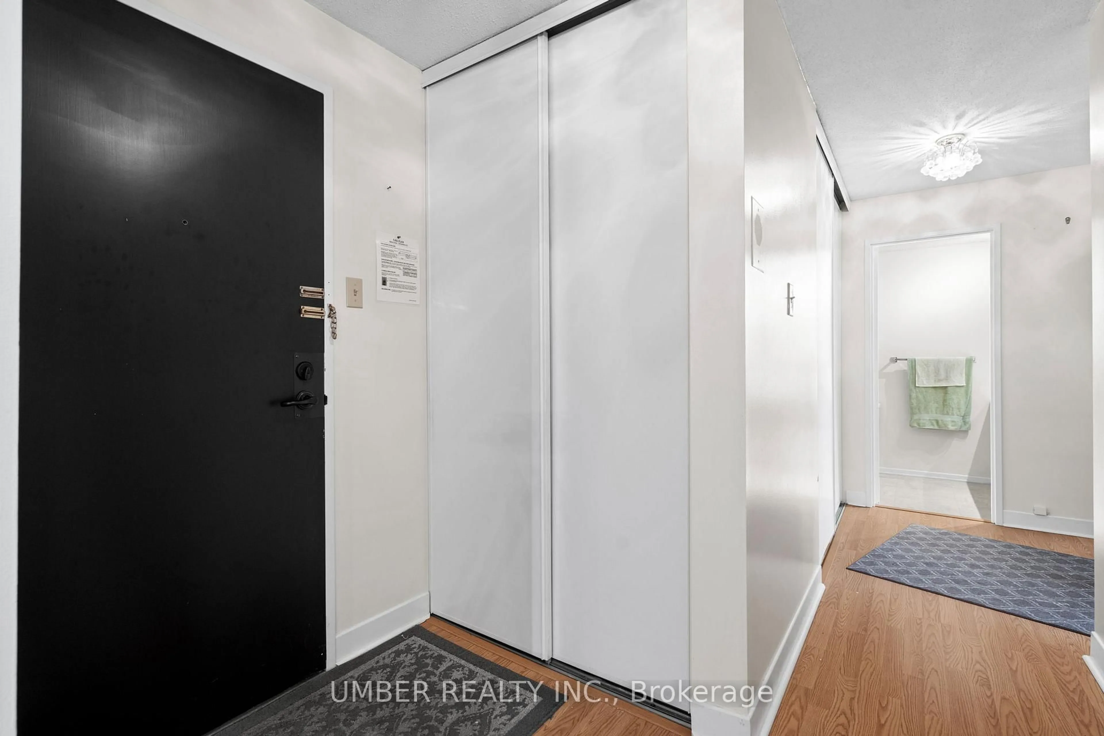 Indoor entryway for 1485 Baseline Rd #616, Ottawa Ontario K2C 3L8