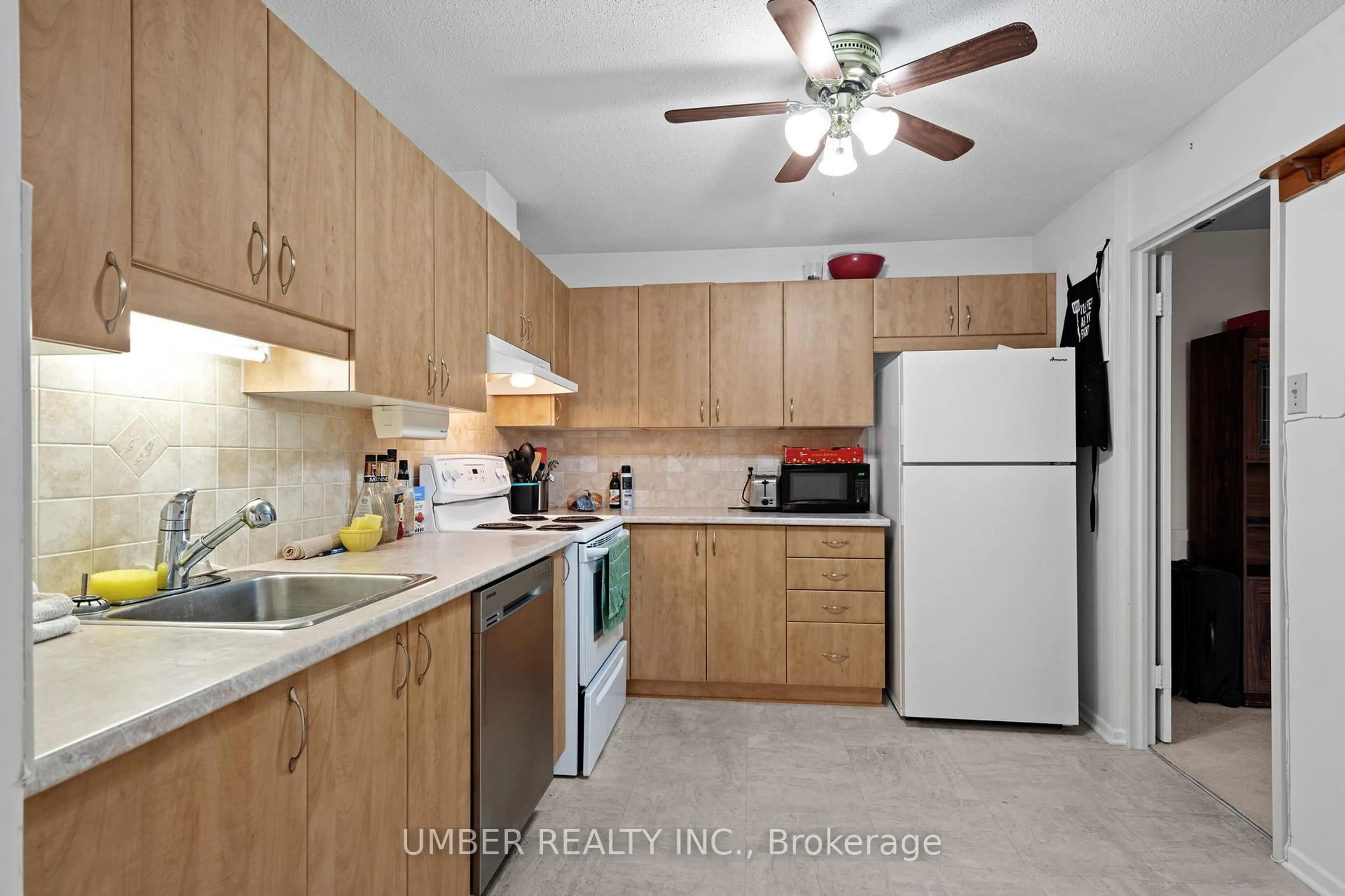 Standard kitchen, ceramic/tile floor for 1485 Baseline Rd #616, Ottawa Ontario K2C 3L8