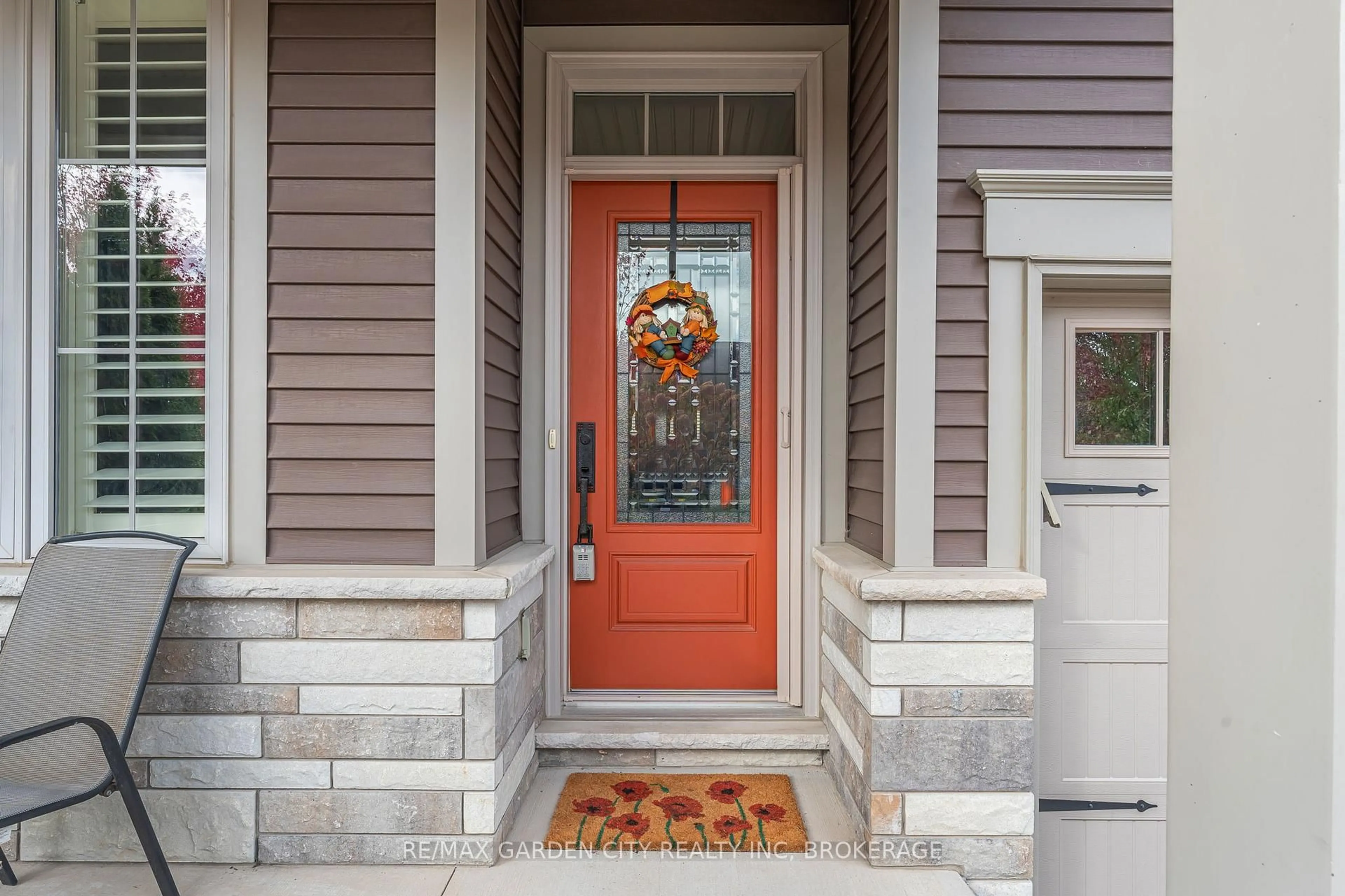 Indoor entryway for 27 Andrew Lane, Thorold Ontario L2V 0E3