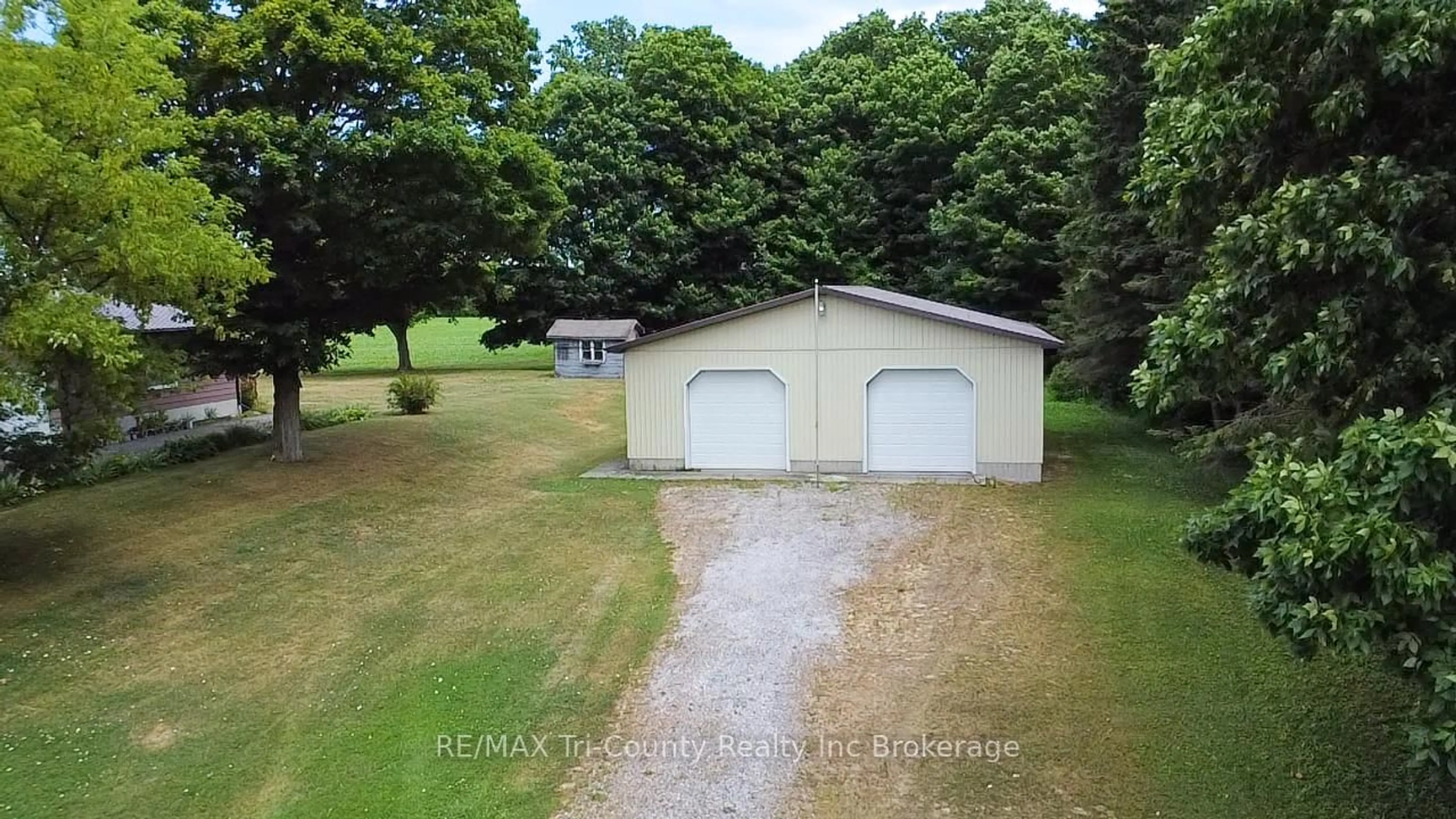 A pic from outside/outdoor area/front of a property/back of a property/a pic from drone, water/lake/river/ocean view for 630 5th Concession ENR Rd, Norfolk Ontario N0E 1C0