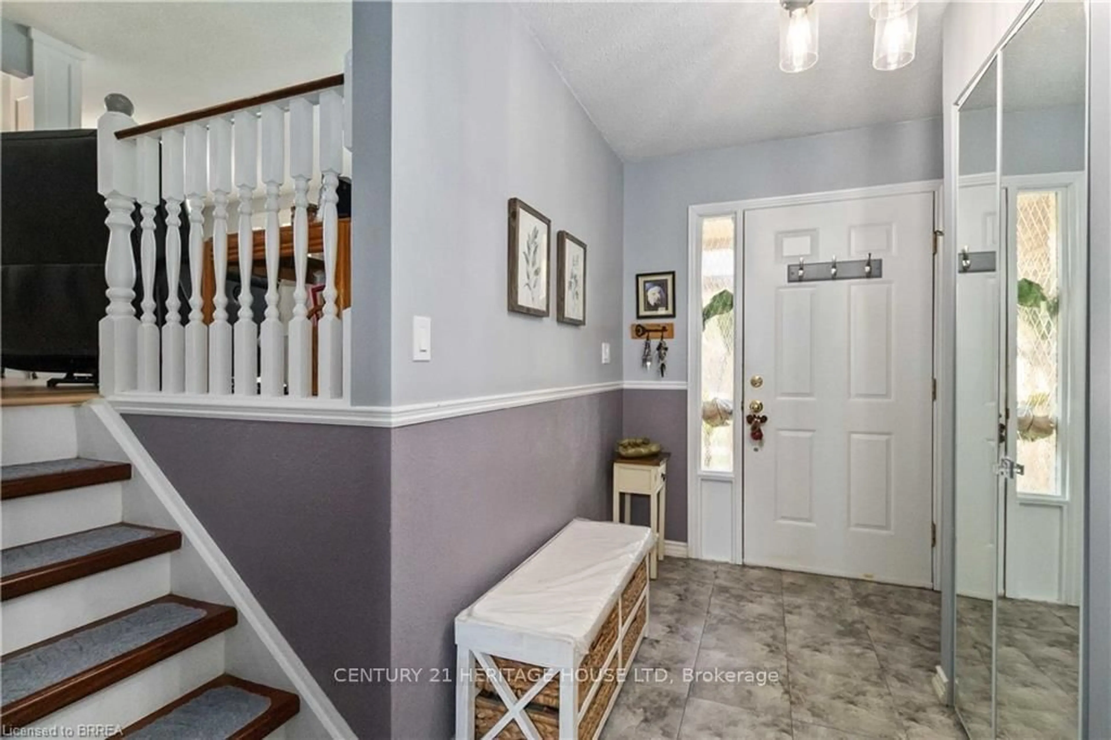 Indoor entryway for 34 SYMPATICA Acre, Brantford Ontario N3P 1G4
