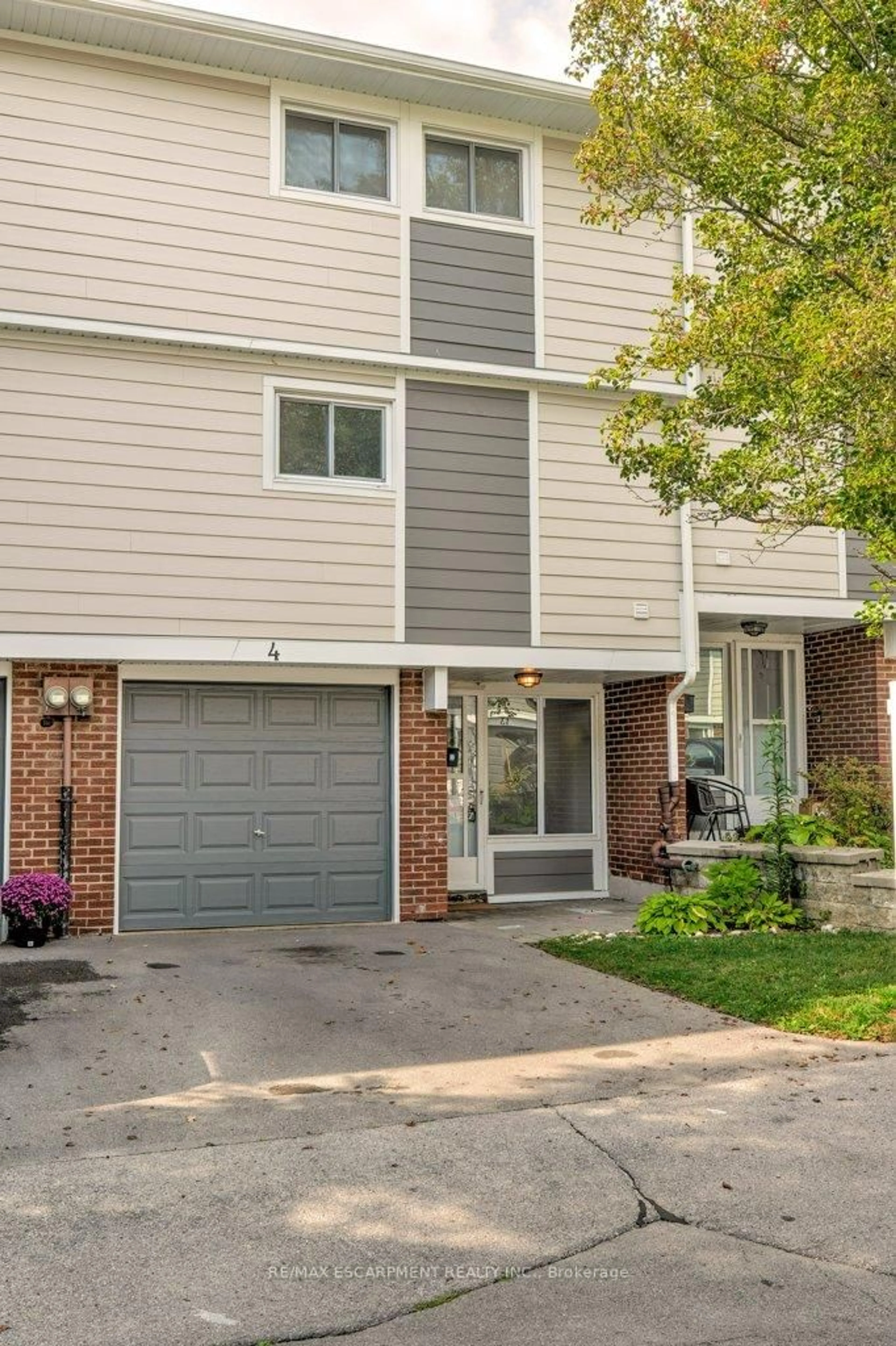 Home with brick exterior material, street for 4 Trudy Crt, Hamilton Ontario L9H 5P7