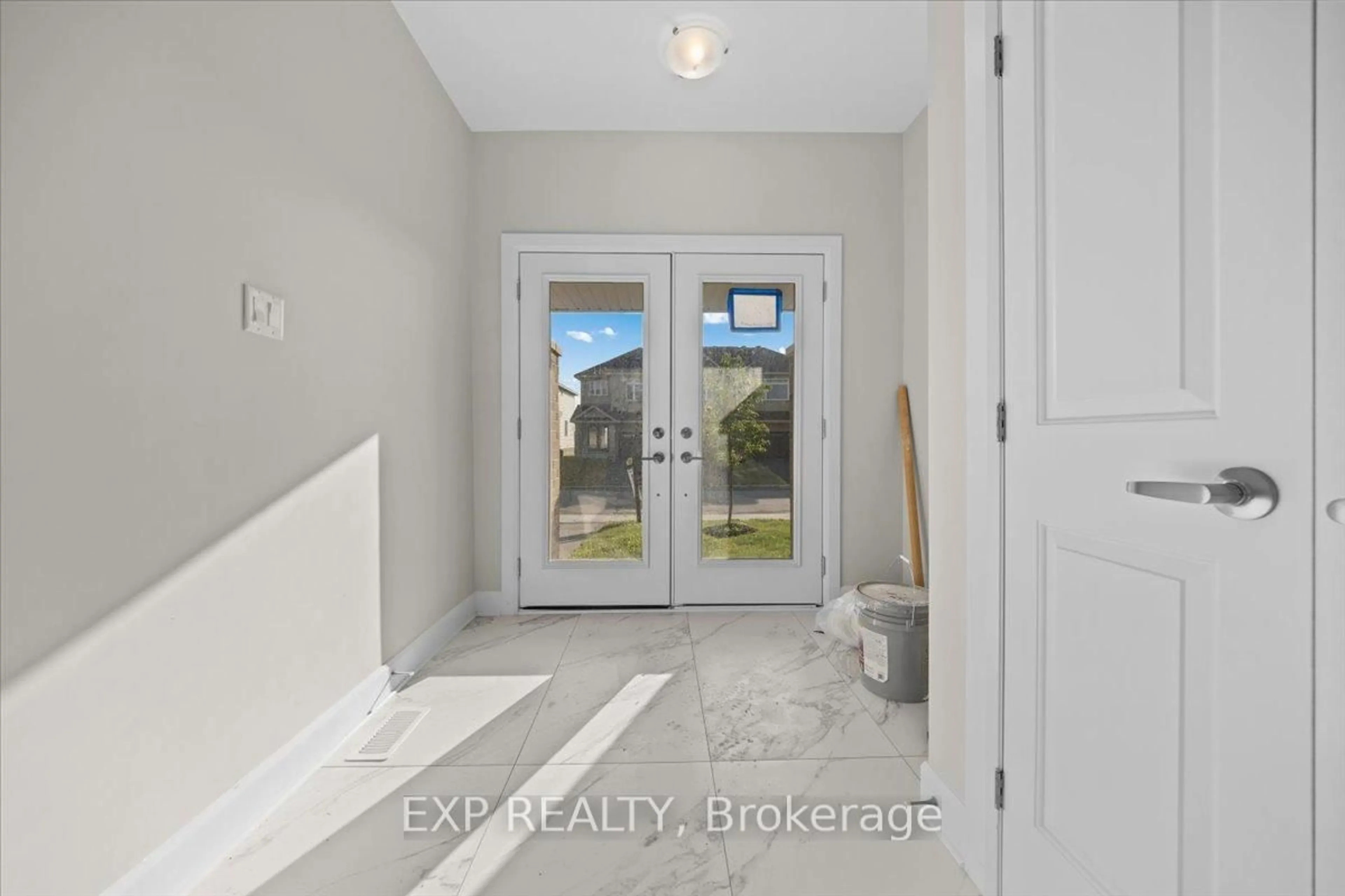 Indoor entryway for 70 Eastwood Dr, Carleton Place Ontario K7C 0C4