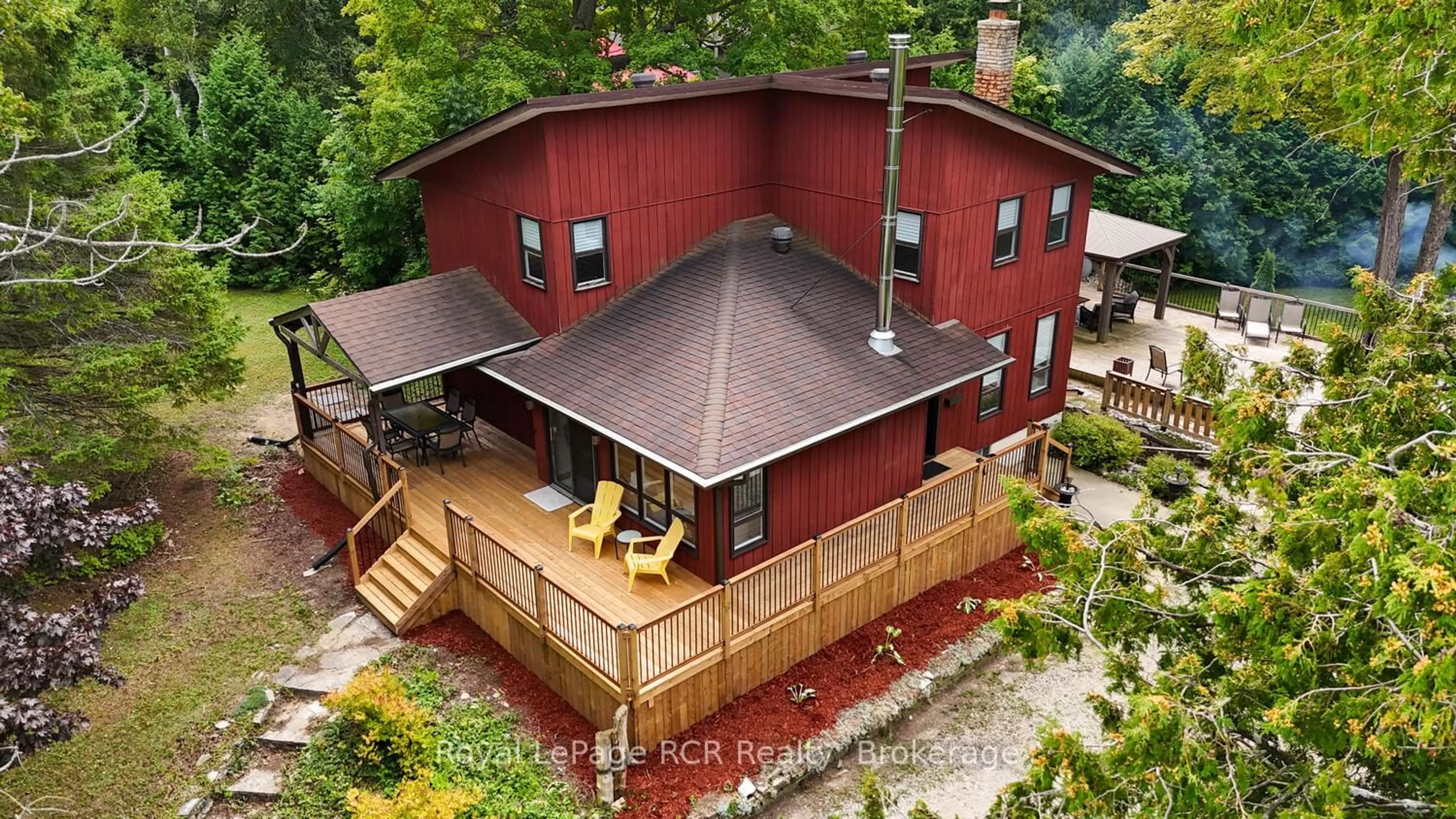 A pic from outside/outdoor area/front of a property/back of a property/a pic from drone, building for 340 Bryant St, South Bruce Peninsula Ontario N0H 2T0