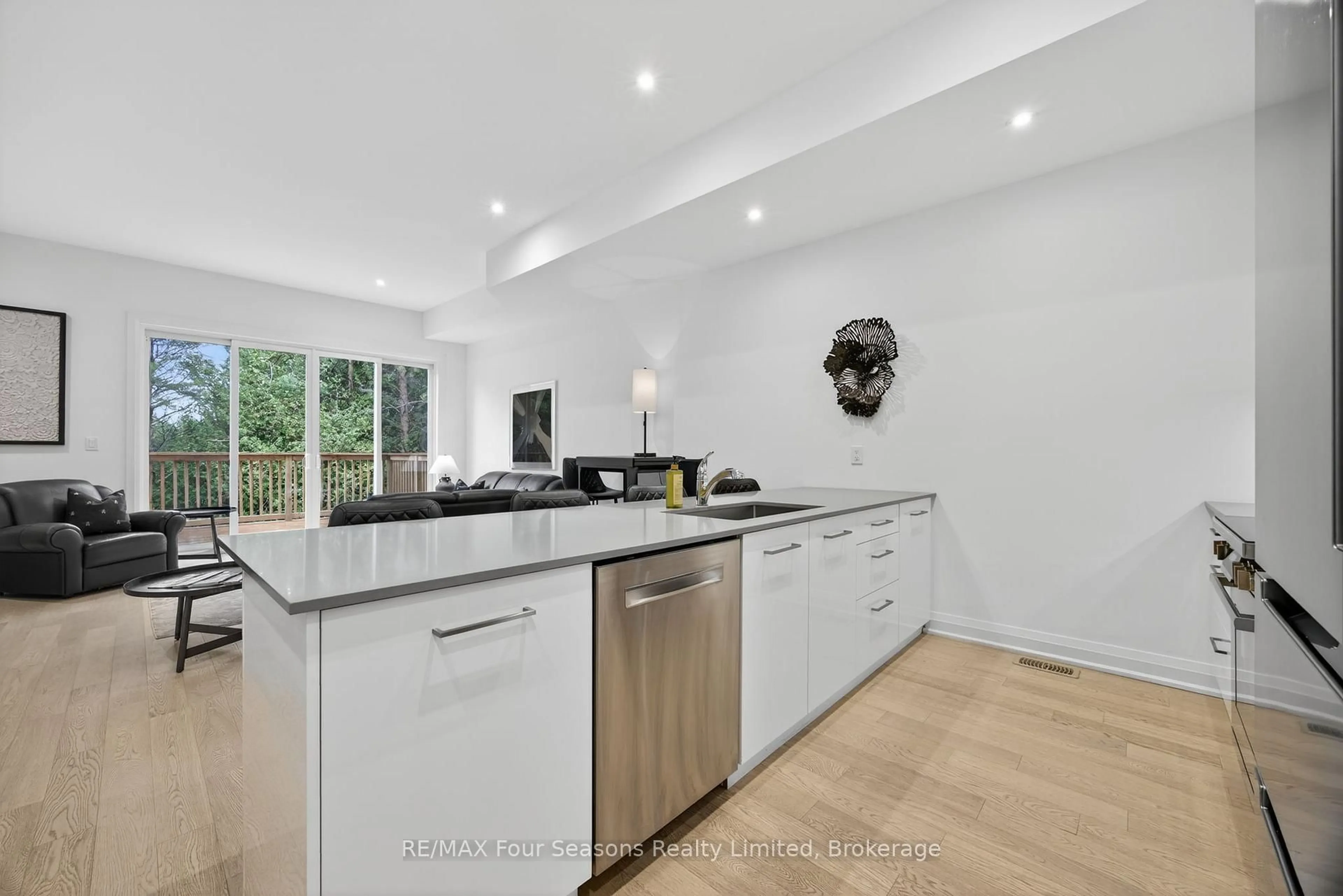 Contemporary kitchen, unknown for 25 Waterview Lane, Blue Mountains Ontario N0H 2P0
