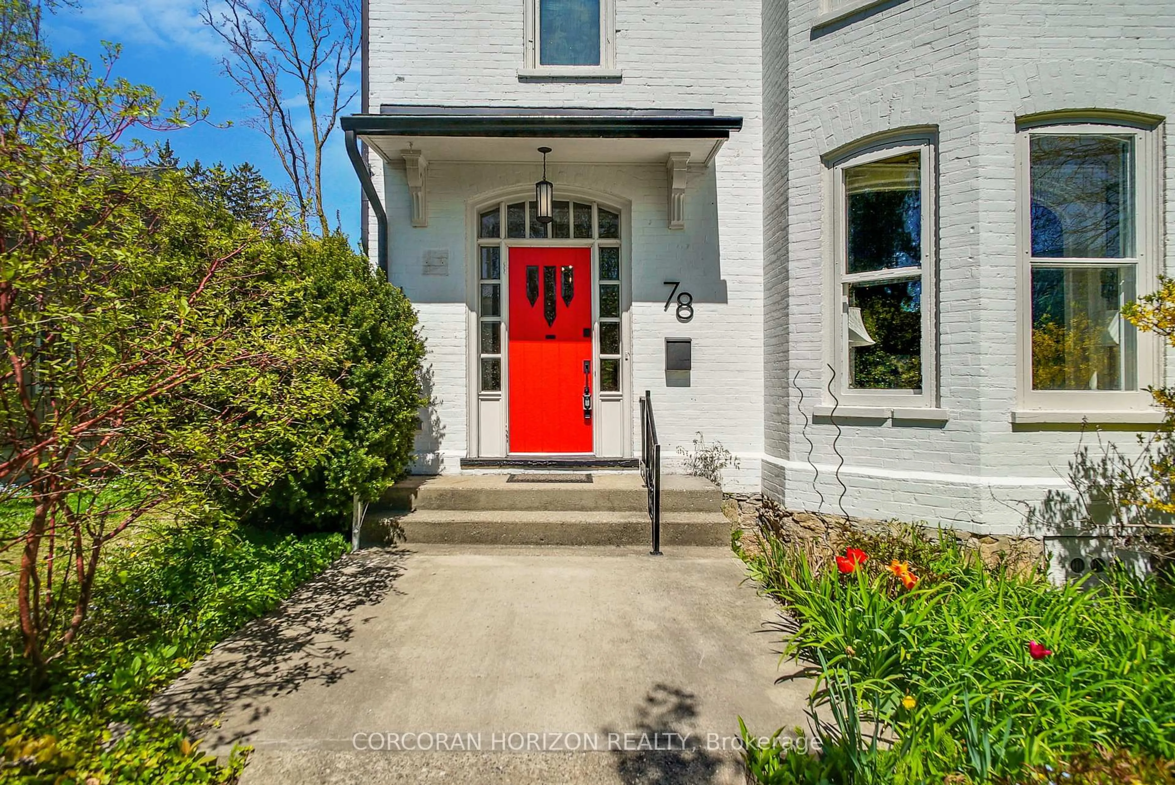 Indoor entryway for 78 William St, Waterloo Ontario N2L 1J7
