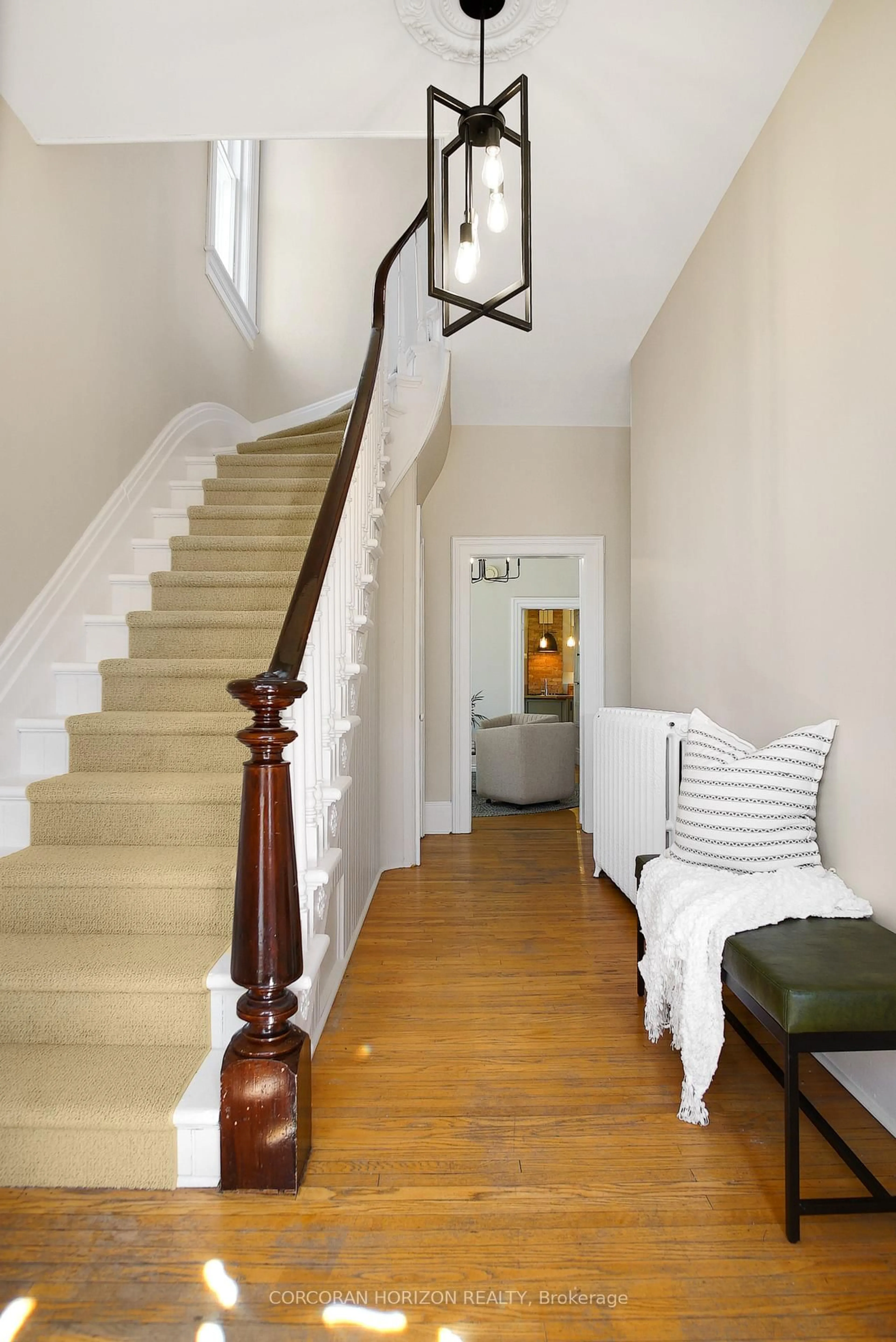 Indoor entryway for 78 William St, Waterloo Ontario N2L 1J7