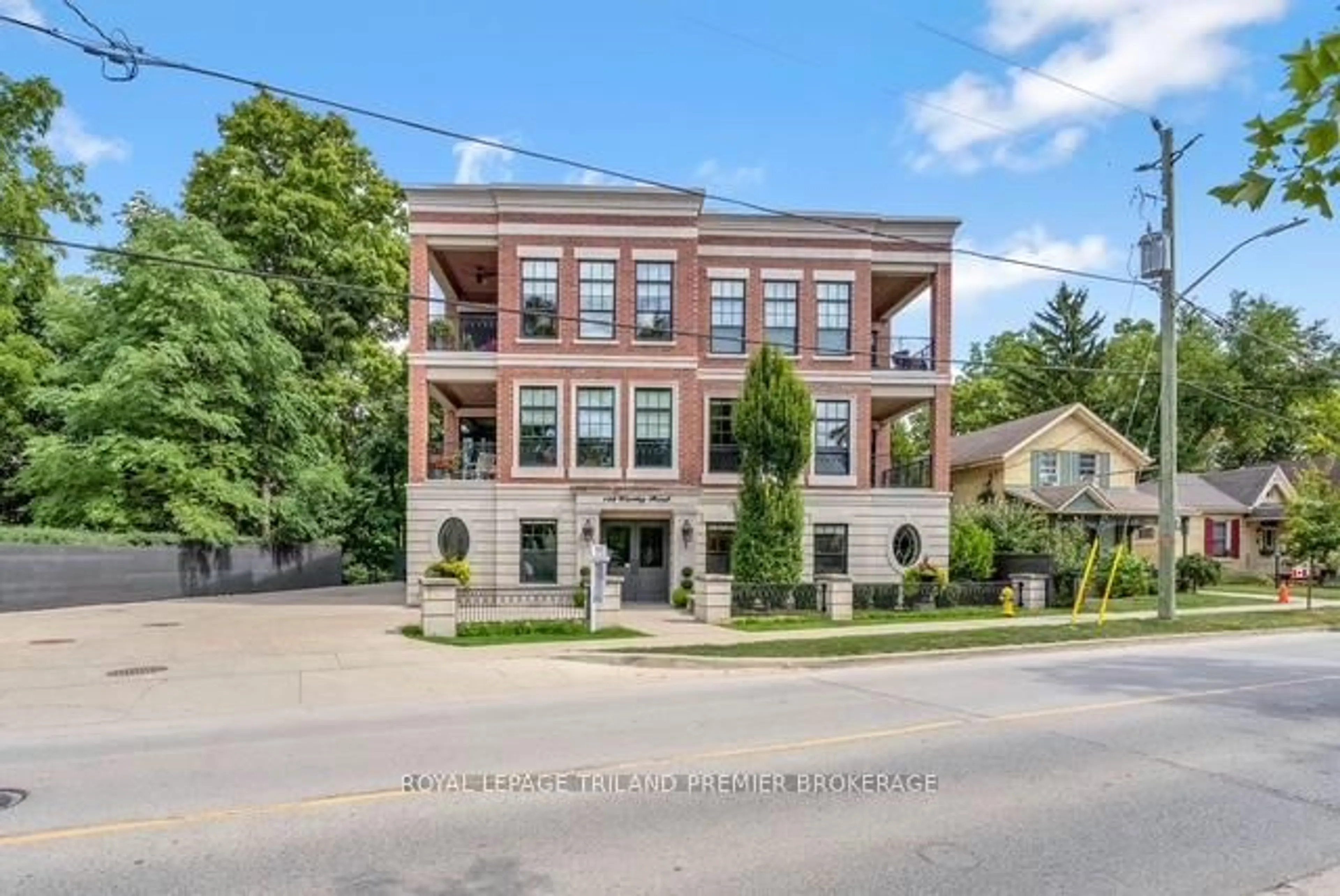 Home with brick exterior material, building for 122 Wortley Rd #202, London South Ontario N6C 3N8